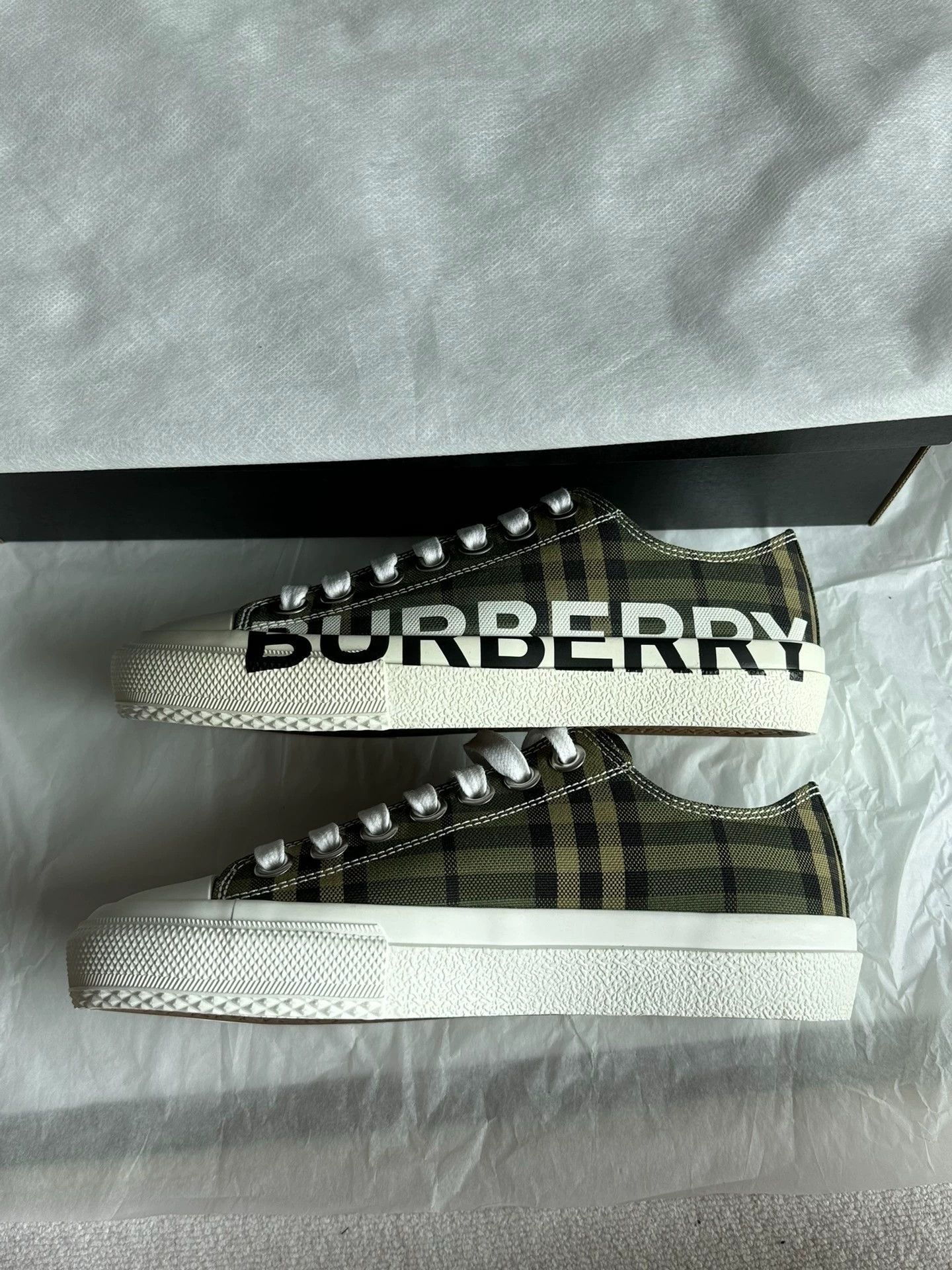 Burberry Burberry Vintage Check Military Green Sneakers Size 35 Size US 4.5 / IT 34.5 - 8 Thumbnail