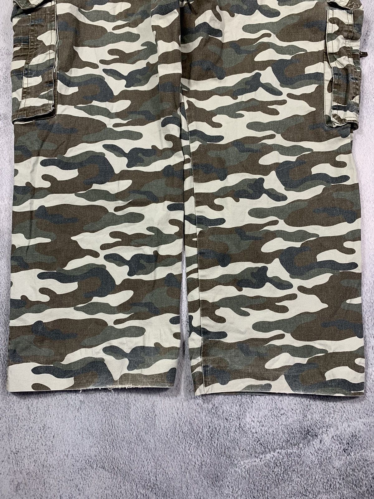 Japanese Brand × Vintage Vintage Japanese faded cargo camo military trouser size 36 Size US 36 / EU 52 - 10 Thumbnail