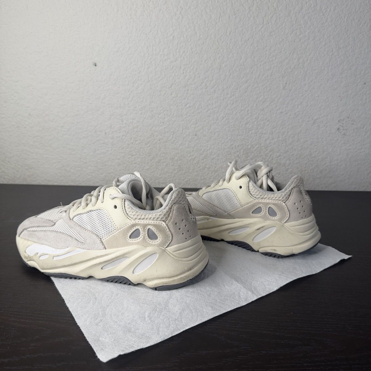 Yeezy YEEZY 700 Size US 7 / IT 37 - 3 Thumbnail