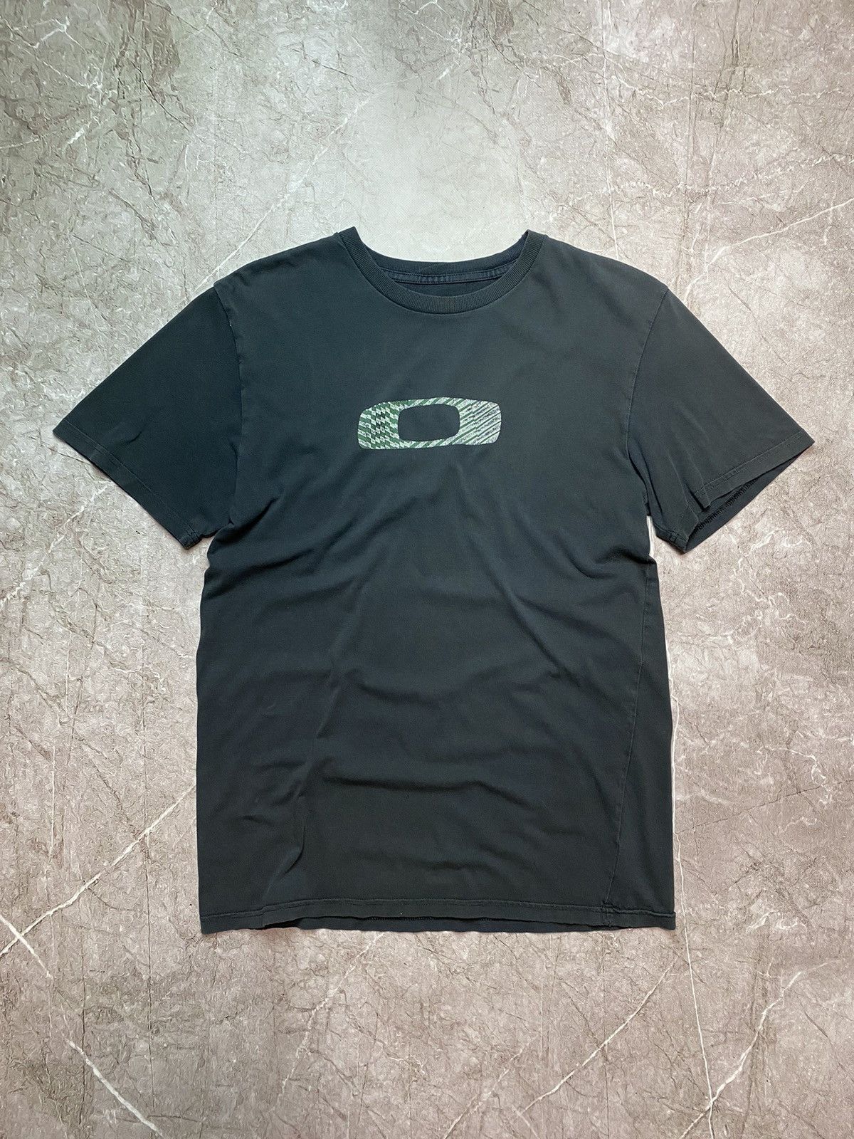Oakley × Vintage Vintage Oakley T-Shirt Centre Logo Gorpcore Y2K 2000s Size US M / EU 48-50 / 2 - 2 Thumbnail