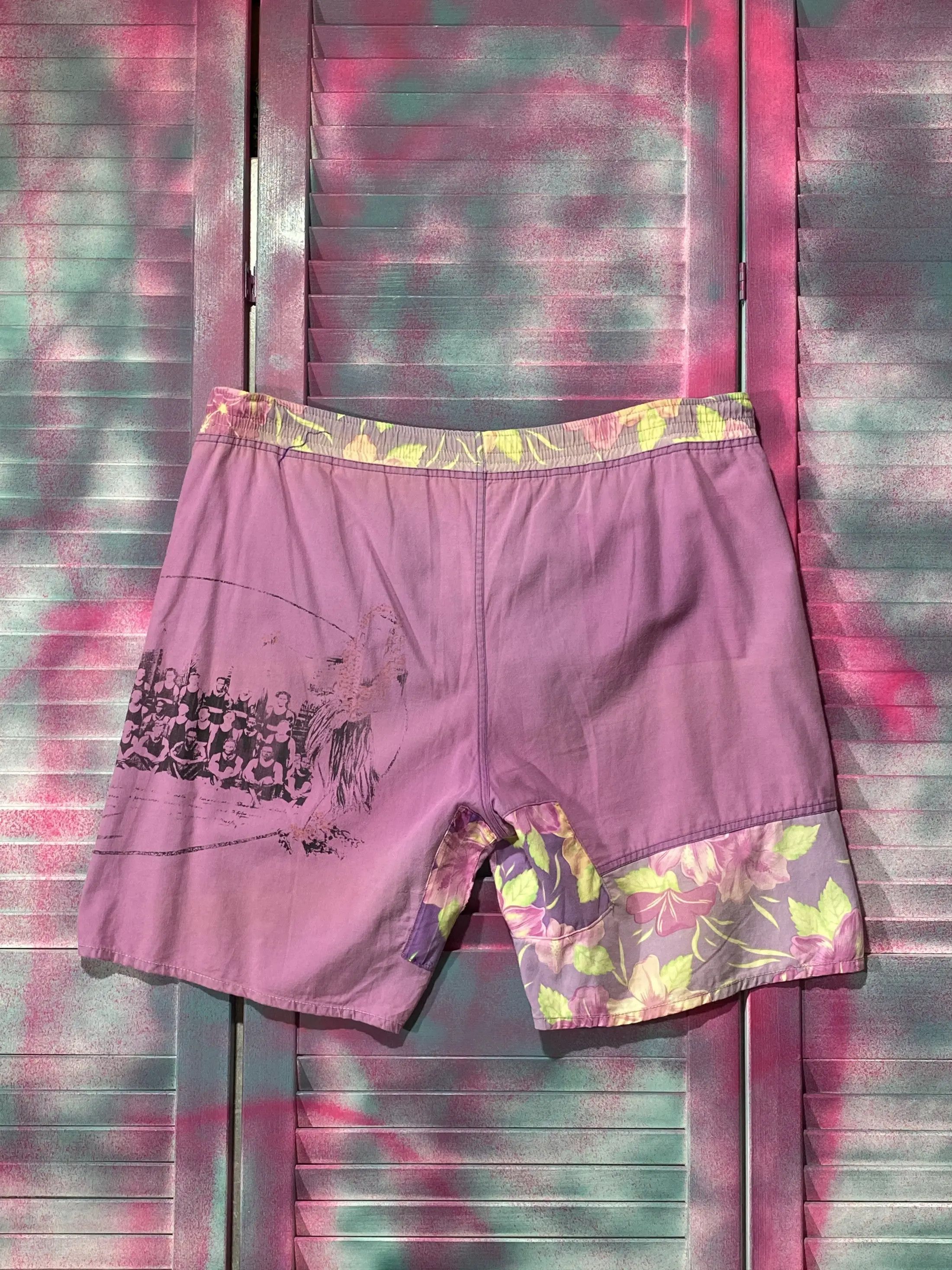 Champion Vintage 90s Retro shorts Champion Hawaii Print Size US 32 / EU 48 - 2 Thumbnail