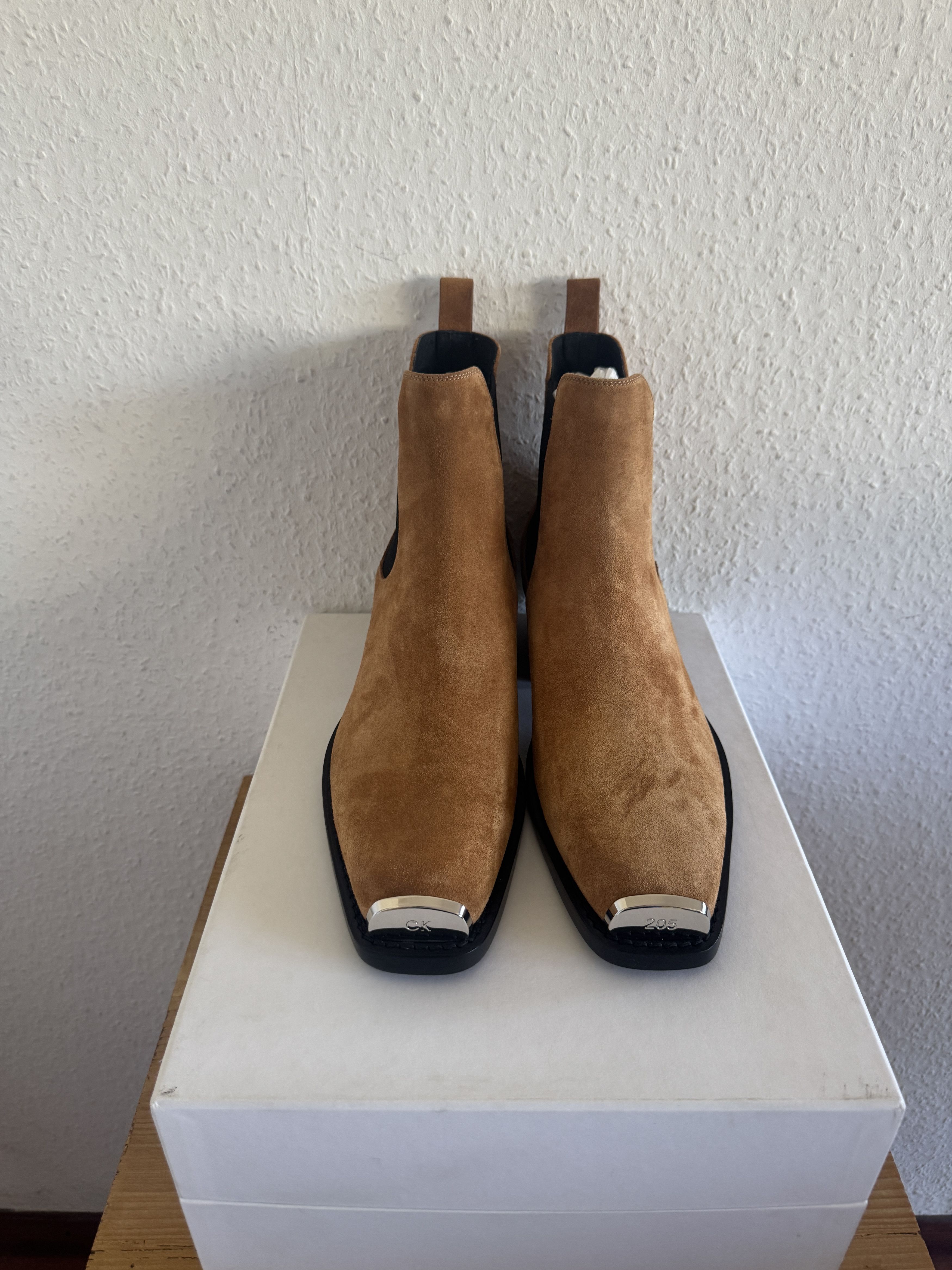 Calvin Klein 205W39NYC Walnut Suede Chelsea Boot Size US 11 / EU 44 - 2 Thumbnail