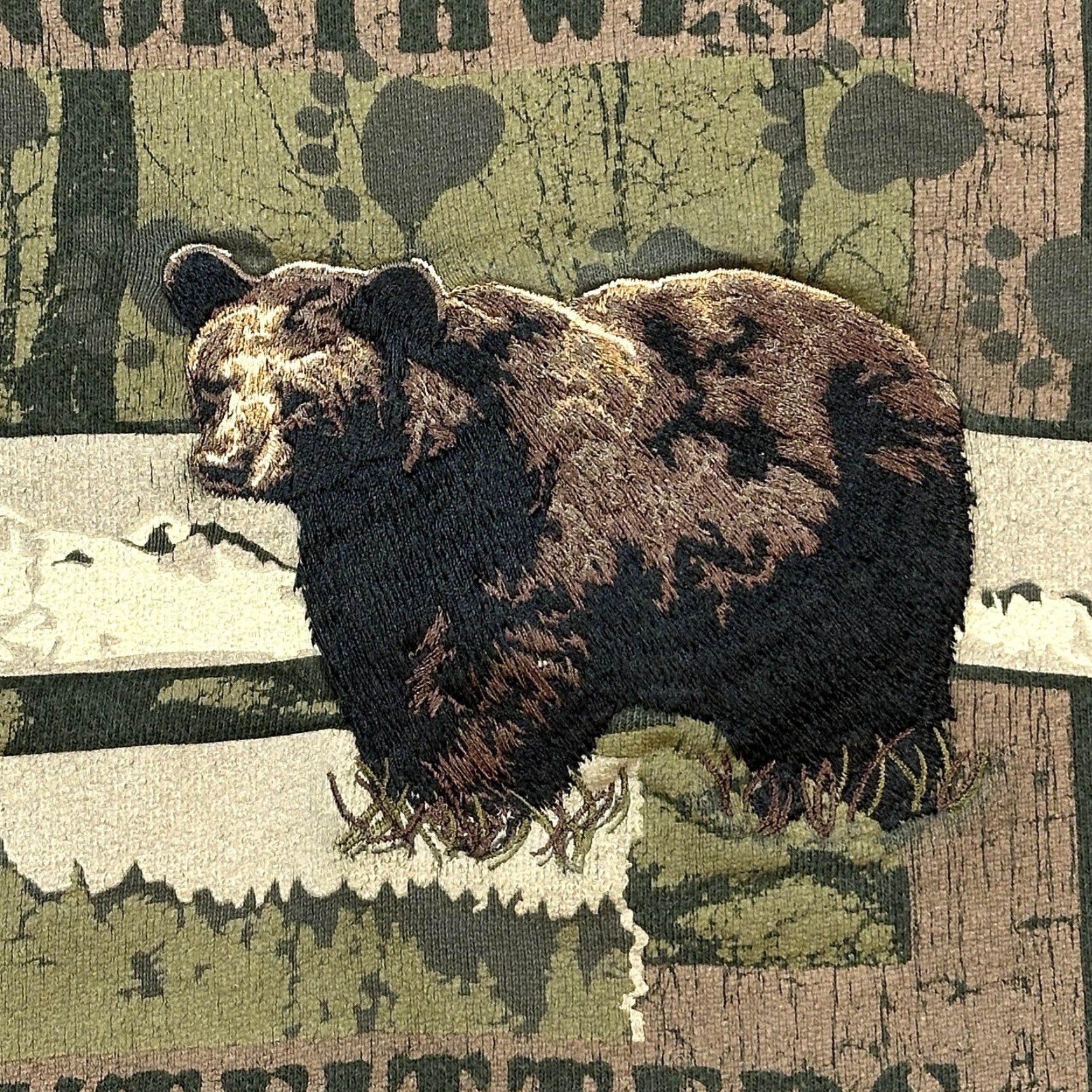 Croft & Barrow VINTAGE Croft & Barrow Sweatshirt Mens XL Green Bear Embroidered Print Pullover Northwest Outfitters Crew Neck Graphic Print Heavyweight Size US XL / EU 56 / 4 - 5 Thumbnail