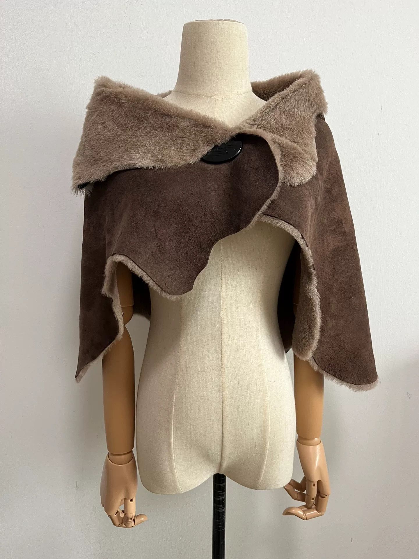 Vivienne Westwood Vivienne Westwood Sheepskin One-Piece Shawl Size ONE SIZE - 1 Thumbnail