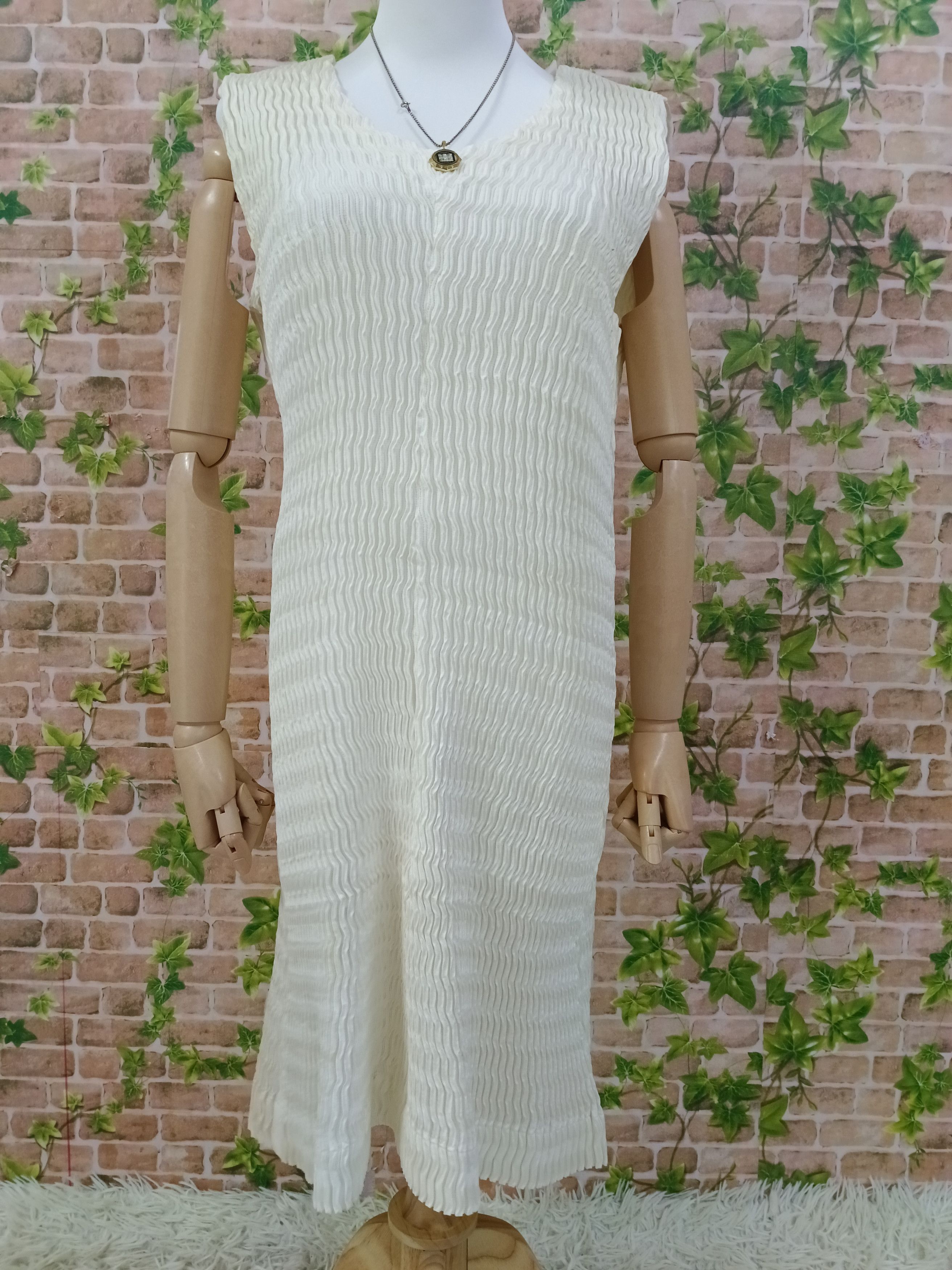 Pleats Please Issey Miyake ISSEY MIYAKE PLEATS MID DRESS(SIZE 2) Size M / US 6-8 / IT 42-44 - 2 Thumbnail