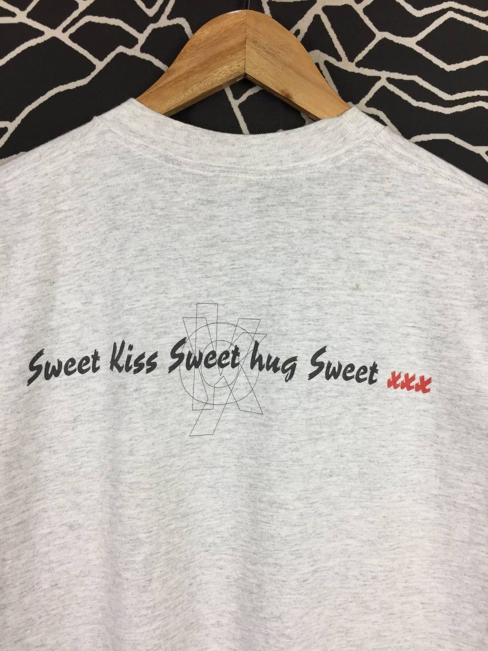 Vintage Vtg 90s 00s Sweet Kiss Sweet Hug Sweet xxx Typography Tee Size US M / EU 48-50 / 2 - 3 Thumbnail