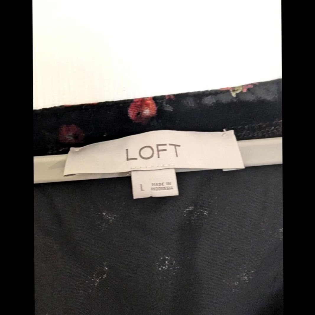 Loft LOFT Velvet Floral Puff Sleeve Sweetheart Neck Blouse Top Black Red Womens L Blouse Size L / US 10 / IT 46 - 6 Thumbnail