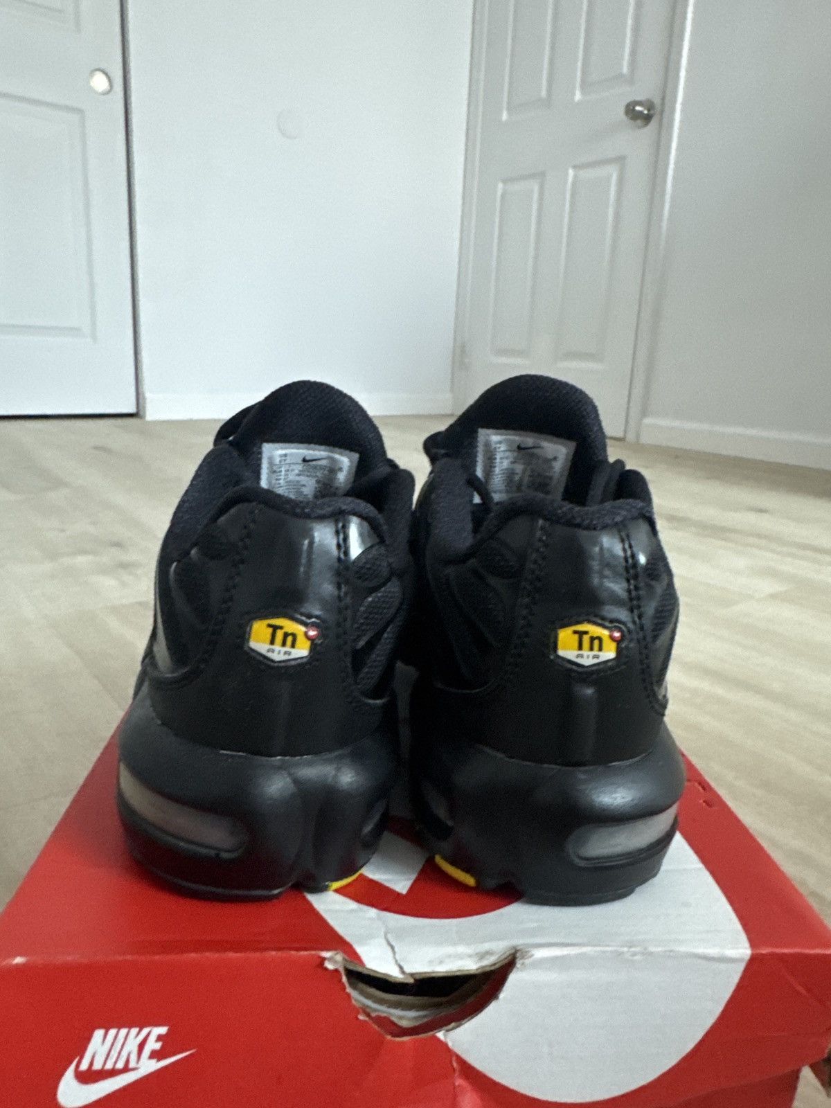 Nike Air VaporMax Plus 'Triple Black' Size US 6 / EU 39 - 4 Thumbnail