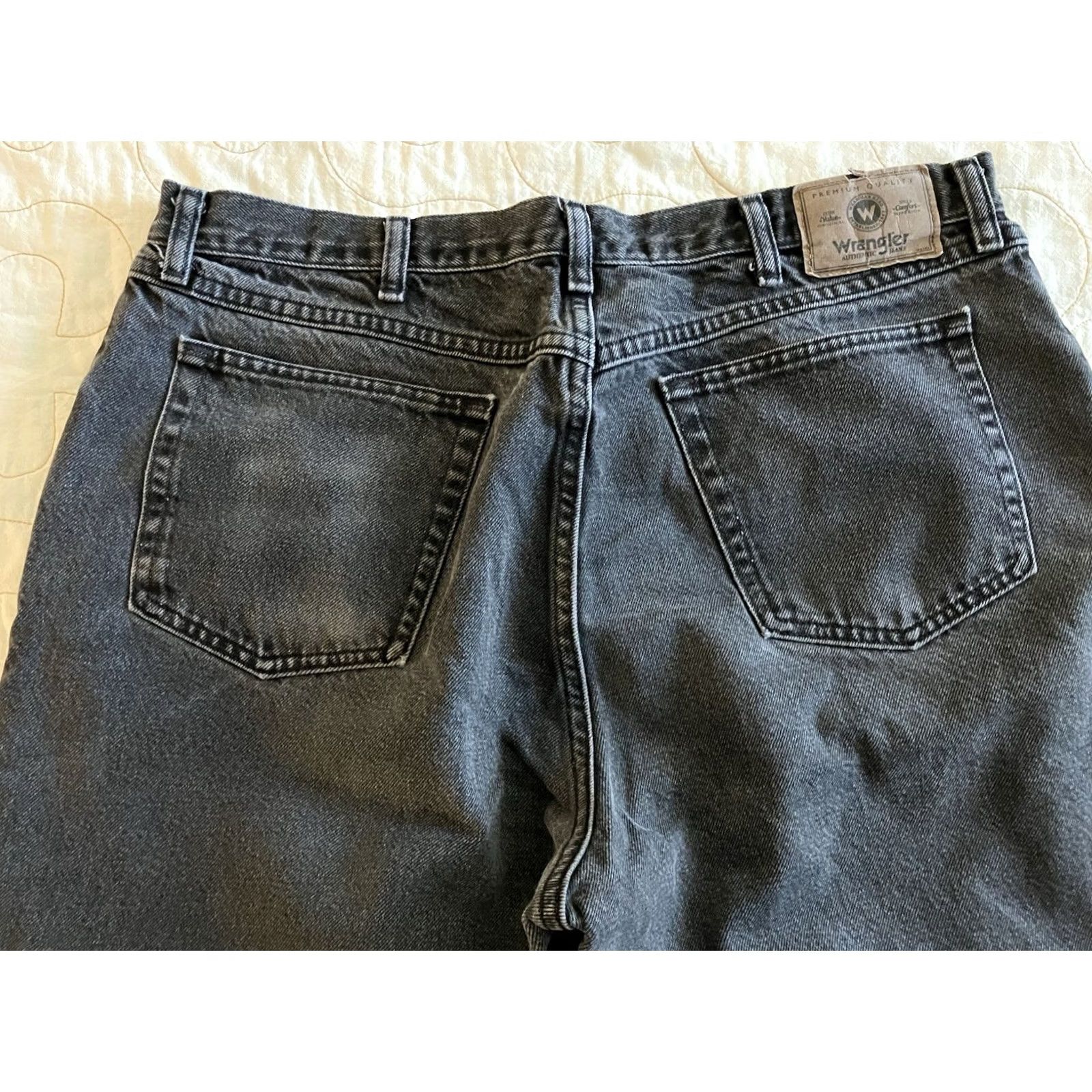 Wrangler VINTAGE Wrangler Authentic Jeans Mens 38x34 Black Cotton Regular 5-Pocket 32in Inseam Straight Jeans Mens Black Cotton Wrangler Authentic Jeans 38x34 Size US 38 / EU 54 - 8 Thumbnail
