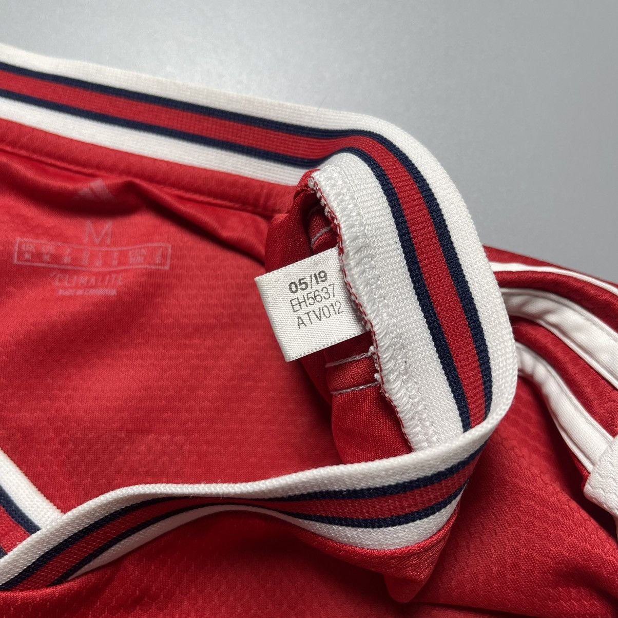 Vintage ARSENAL ADIDAS 2019/2020 FOOTBALL HOME JERSEY #10 OZIL Size US M / EU 48-50 / 2 - 6 Thumbnail