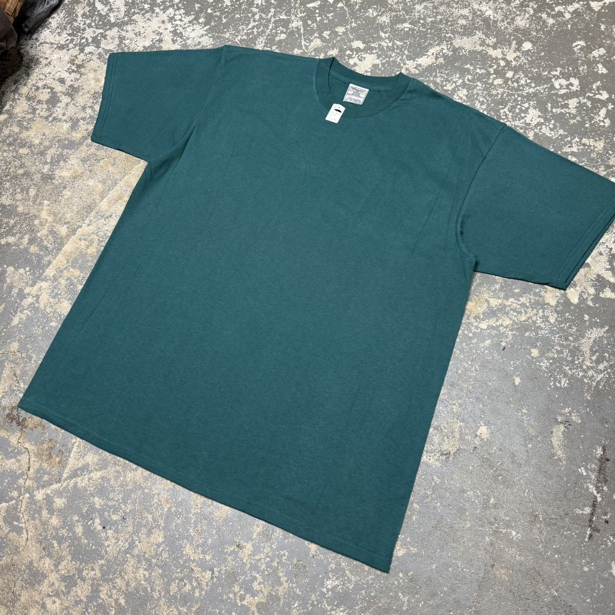 Nike Vintage Nike Forest Green Blank No Swoosh 90s Tshirt USA Size US XL / EU 56 / 4 - 2 Thumbnail