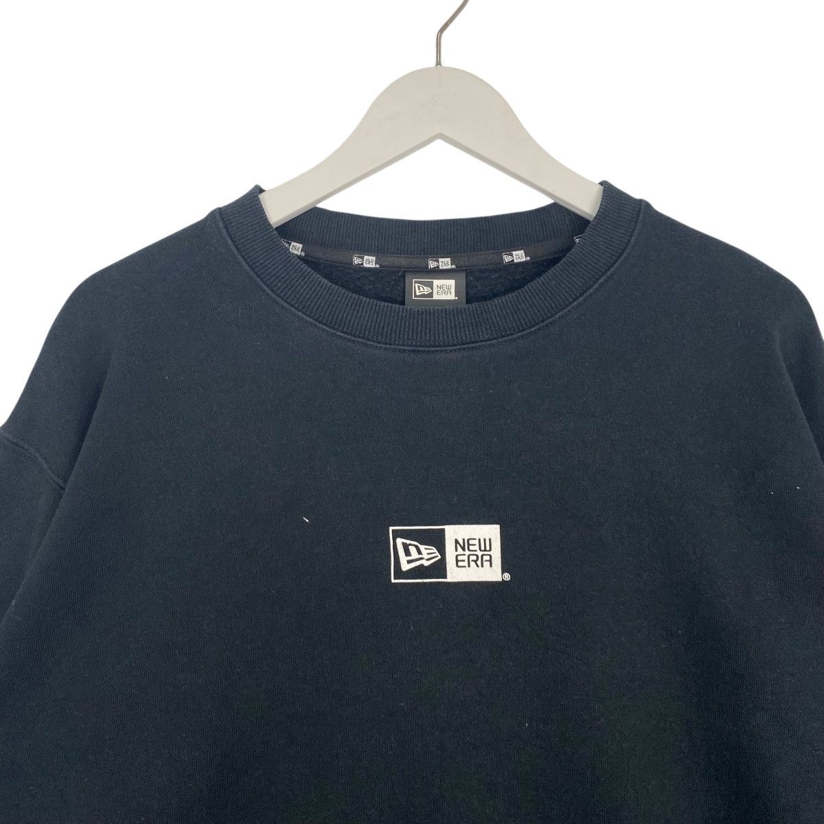 Vintage Vintage New Era Sweatshirt Crewneck Black Pullover Size L Size US L / EU 52-54 / 3 - 4 Thumbnail