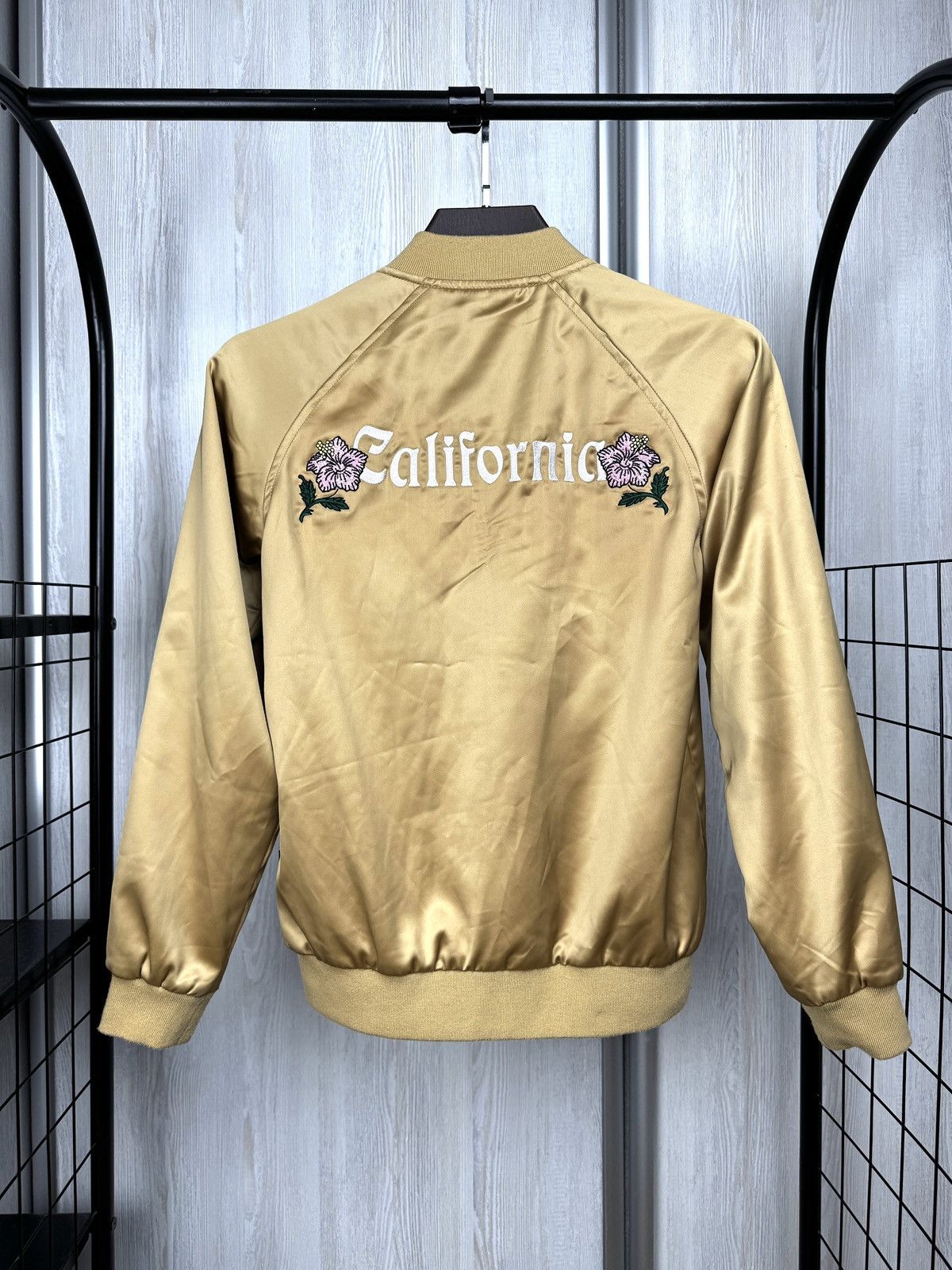 Stussy Stussy Gold Satin California Womens Bomber Jacket Floral Zip Size XS / US 0-2 / IT 36-38 - 3 Thumbnail