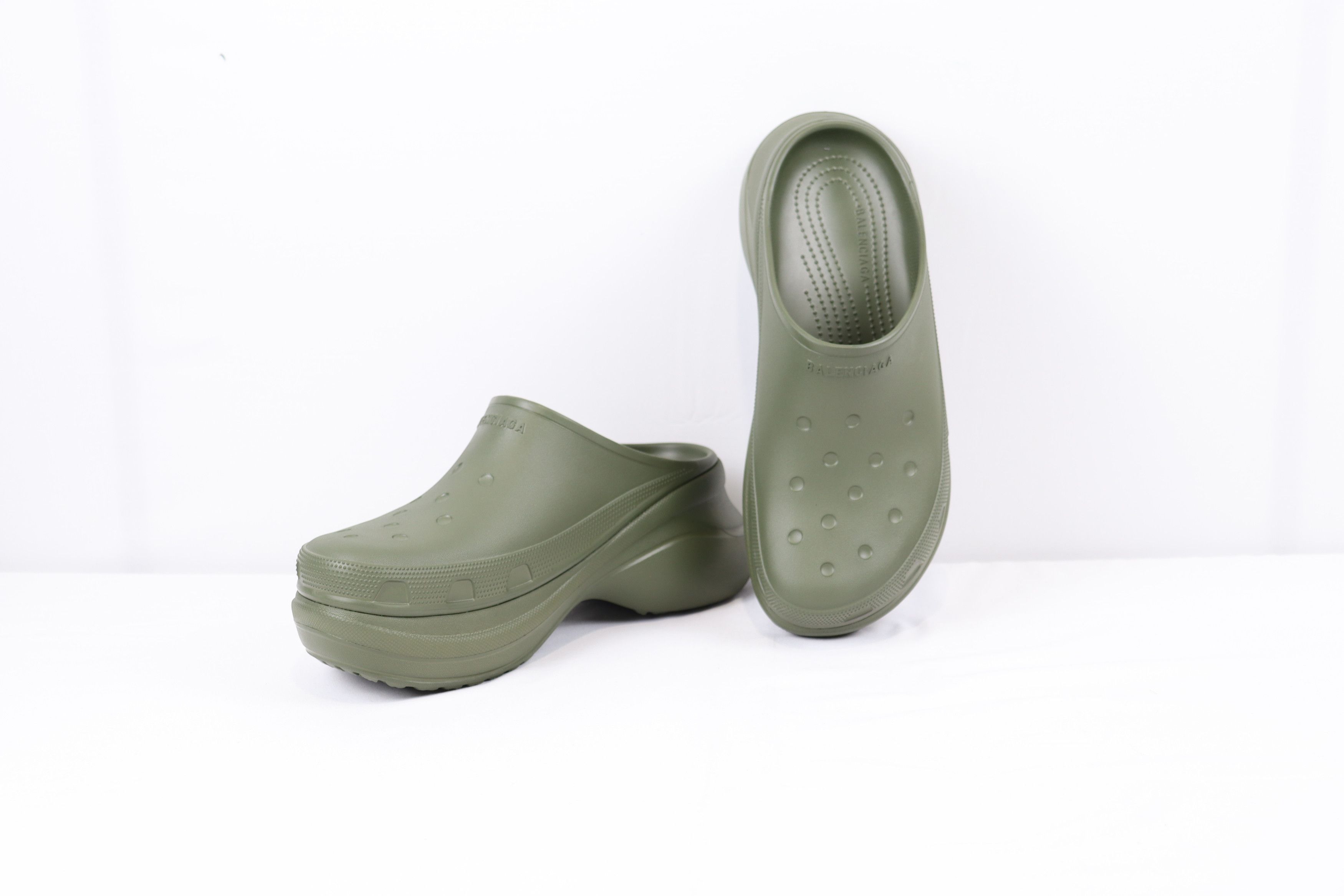 Balenciaga × Crocs o1rshd1 Crocs Mule / Slip On Clogs in Kaki / Khaki Size US 11 / EU 44 - 10 Thumbnail