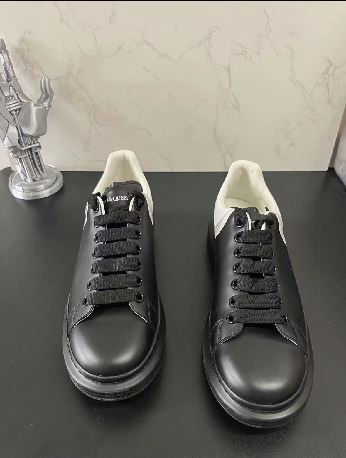 Alexander McQueen Black Lowtop Sneakers 9Men Size US 9 / EU 42 - 2 Thumbnail