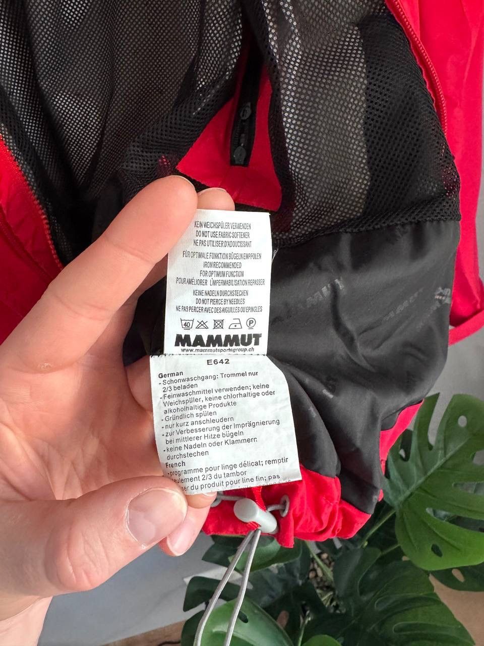 Mammut Mammut GORE TEX Pro Shell Women's Waterproof Jacket, Size L Size US L / EU 52-54 / 3 - 18 Thumbnail