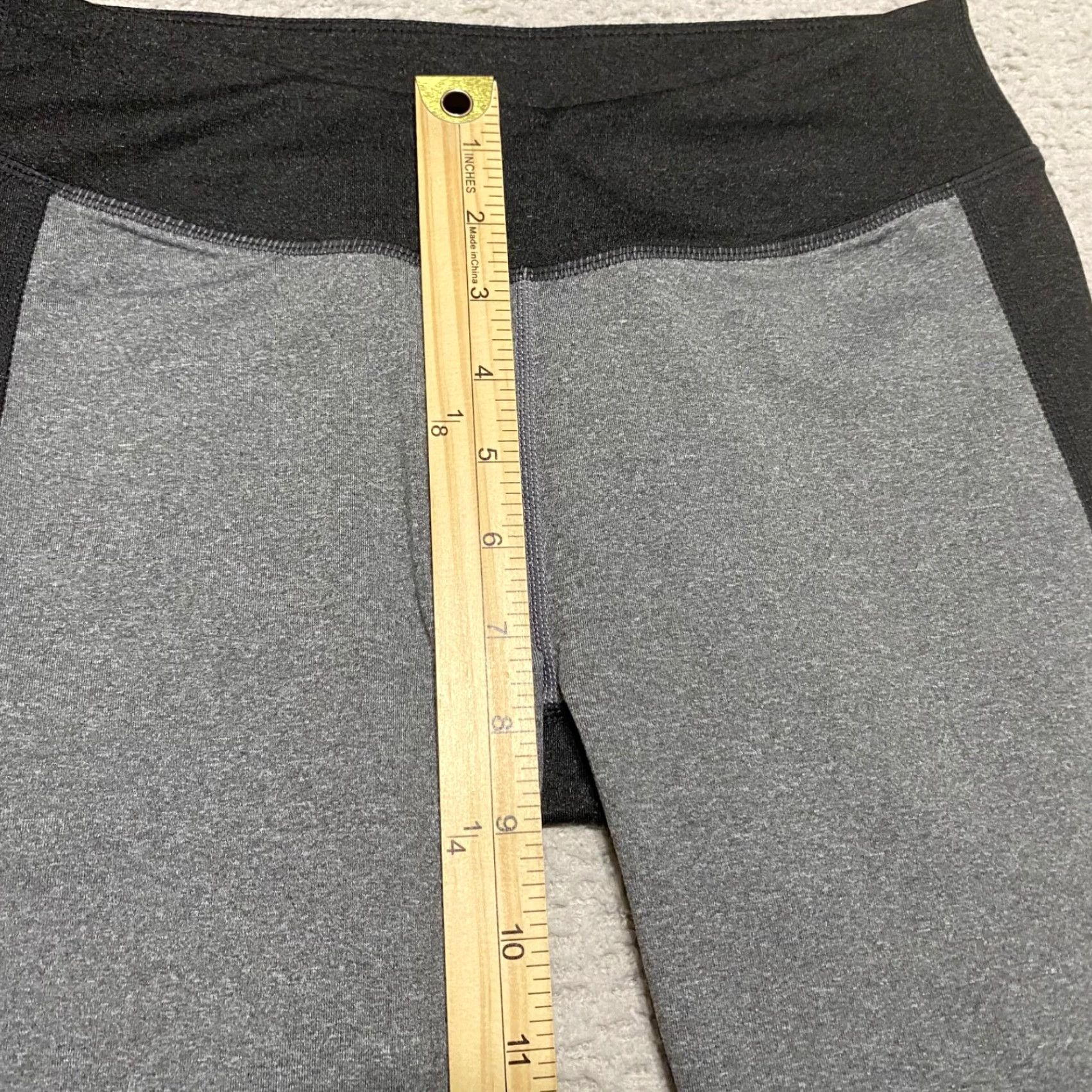 Fabletics Fabletics Womens Capri Leggings Gray Mid Rise 20" Inseam XS S Regular Logo Sports Athleisure Capris - Activewear Pants Women Size 28" / US 6 / IT 42 - 4 Thumbnail