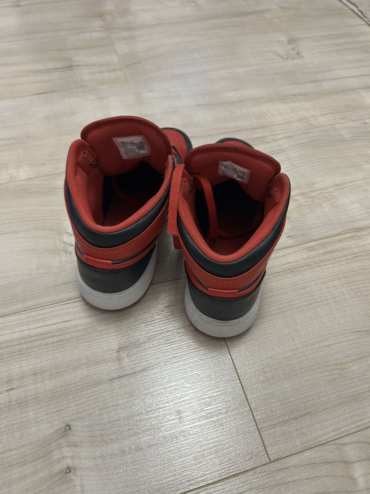 Jordan Brand × Nike Jordan Brand Air Jordan 1 Mid "Bred" Size US 5.5 / EU 38 - 2 Thumbnail