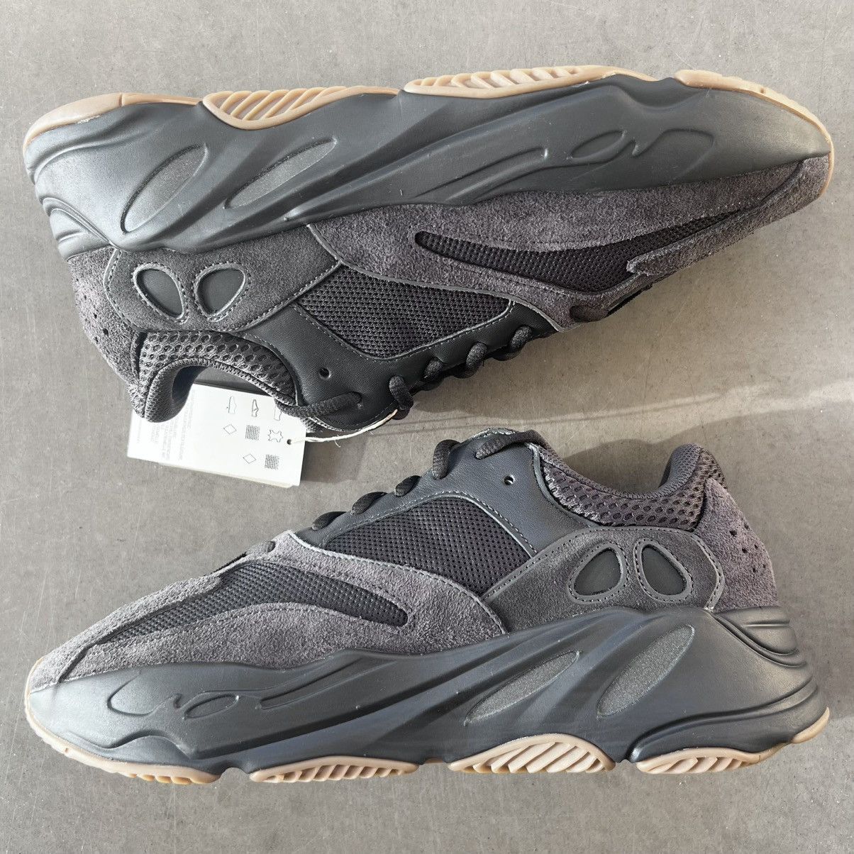 Adidas ⭐️DEADSTOCK 700v1 UTILITY BLK Size US 10.5 / EU 43-44 - 16 Thumbnail