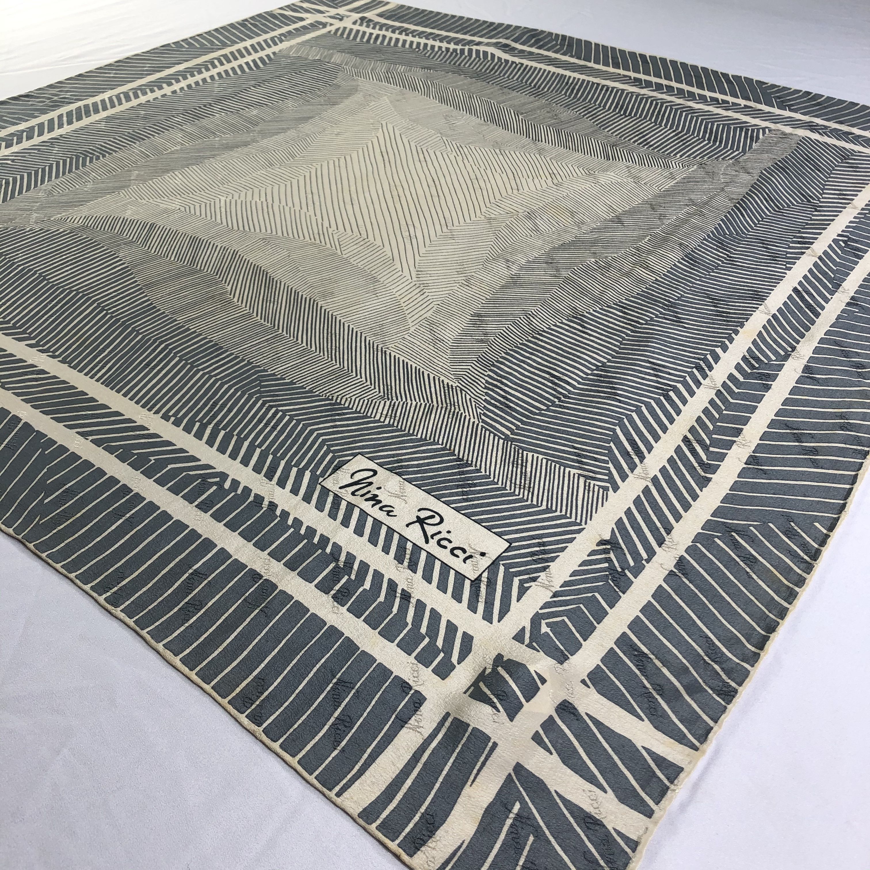 Vintage Vintage Nina Ricci Silk Scarf Size ONE SIZE - 3 Thumbnail