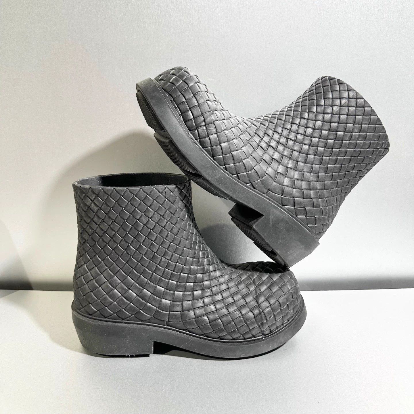 Bottega Veneta Bottega Veneta Black Woven Boots 37 EU Worn Once Size US 6 / IT 36 - 3 Thumbnail