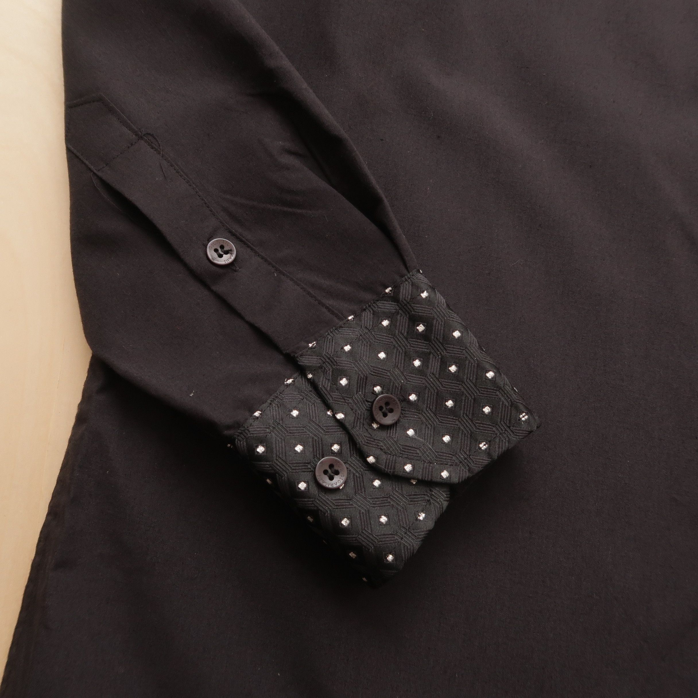 Giorgio Armani 1980s Giorgio Armani Psychedelic Dot Black Shirt Button Up Size US L / EU 52-54 / 3 - 10 Thumbnail