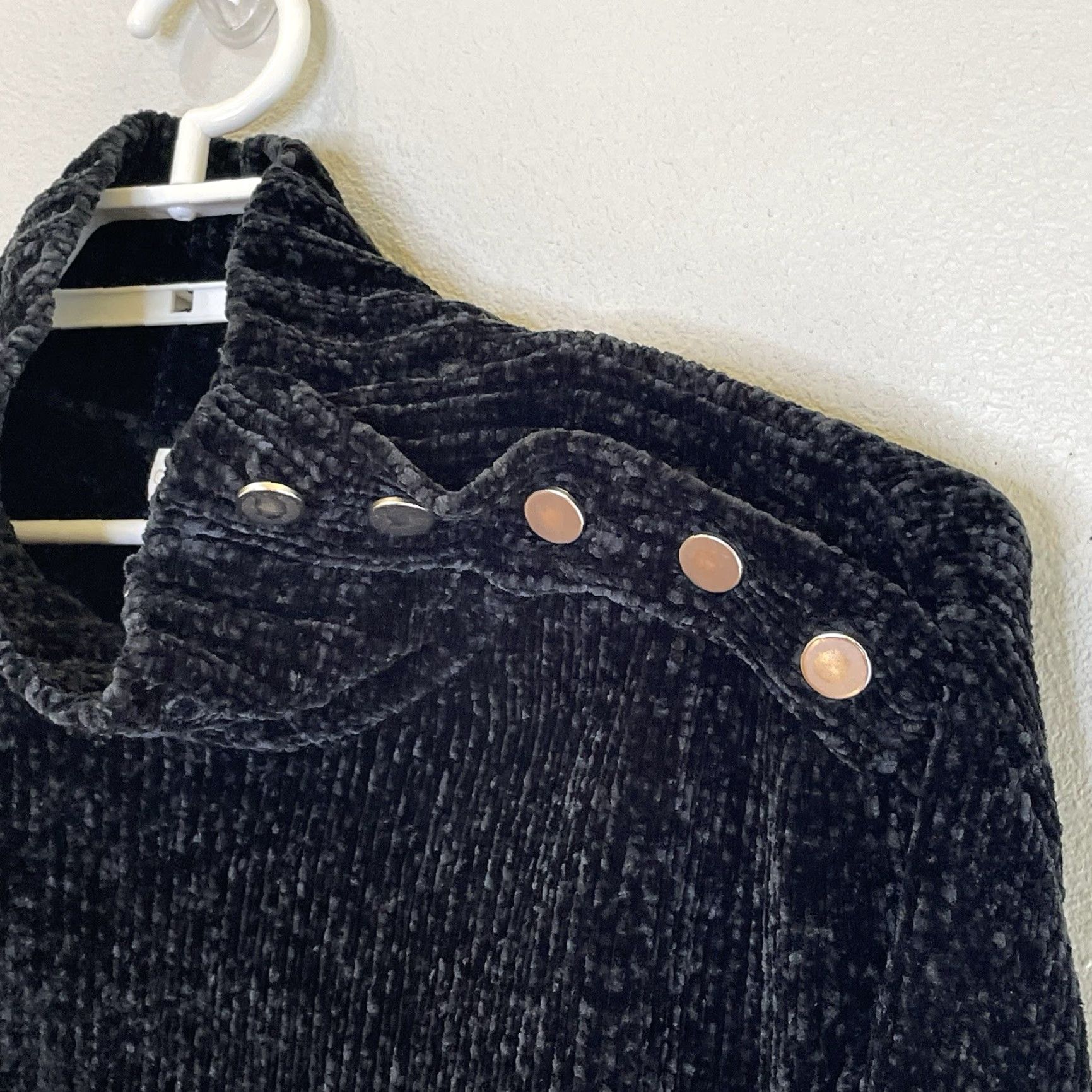 Cynthia Rowley Cynthia Rowley Chenille Sweater Womens Size Medium Black Mock Neck Long Sleeve Button Detail Left Shoulder Pullover Winter Fall Size M / US 6-8 / IT 42-44 - 2 Thumbnail