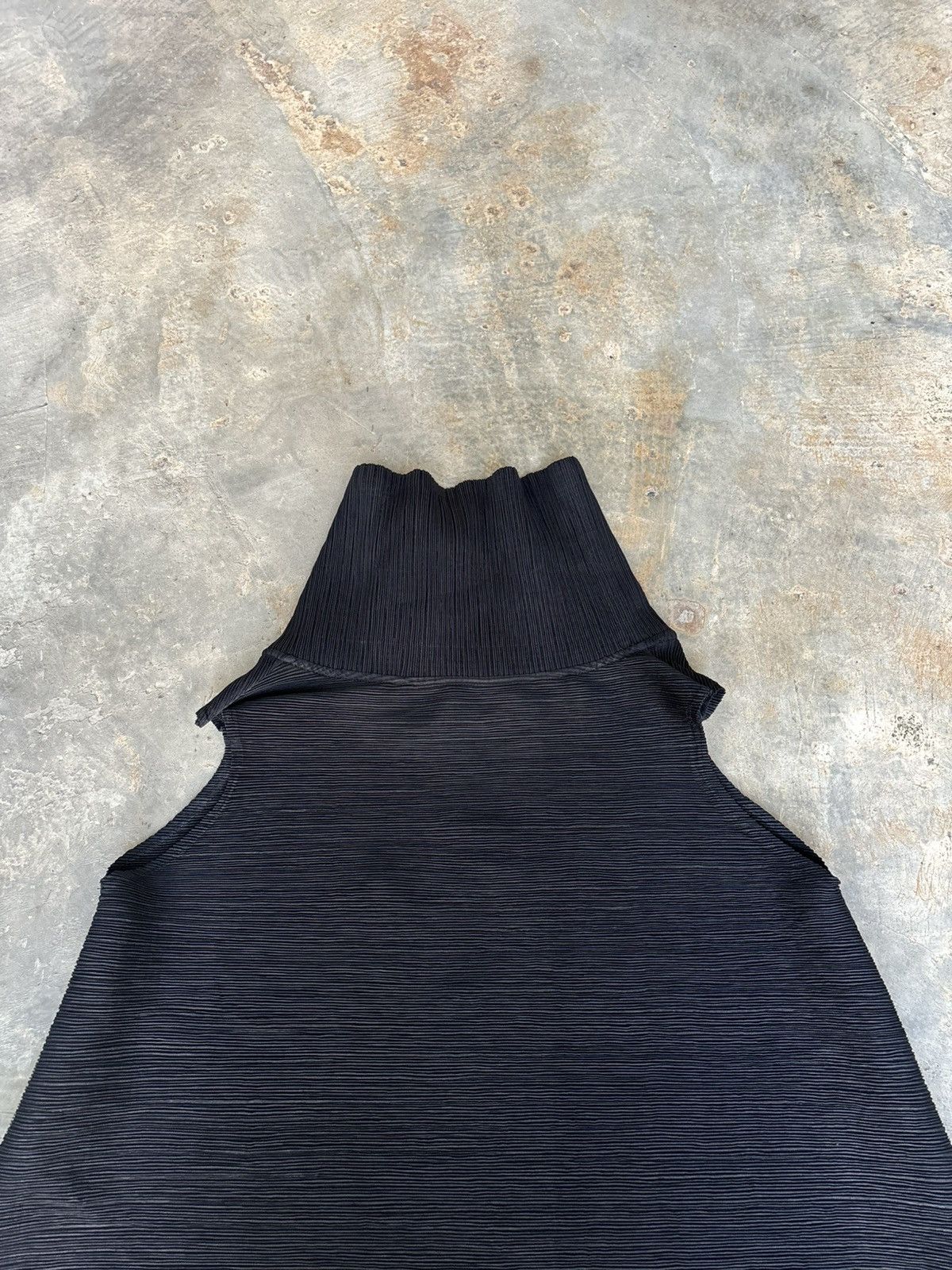 Pleats Please Issey Miyake Koibito misaki Issey Miyake Pleats Style Tank tops Size ONE SIZE - 8 Thumbnail
