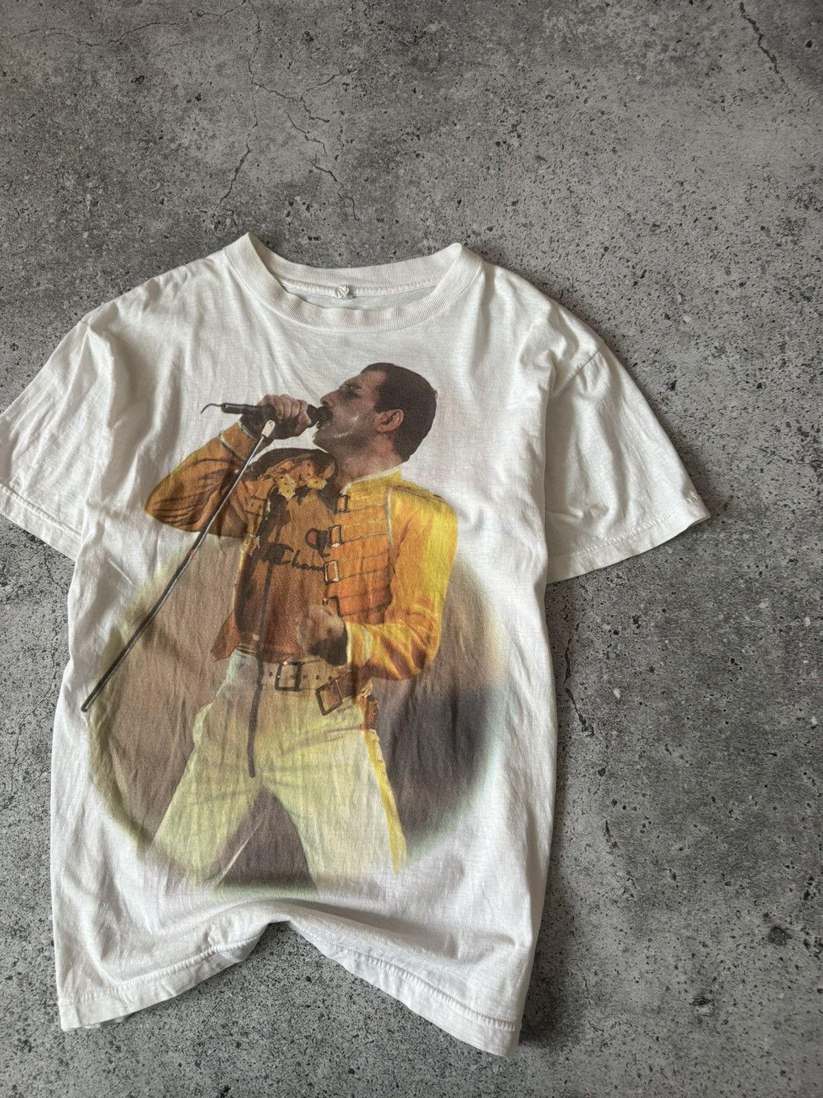 Band Tees 1992 Vintage Queen Freddie Mercury Tribute Concert T-Shirt Size US L / EU 52-54 / 3 - 3 Thumbnail