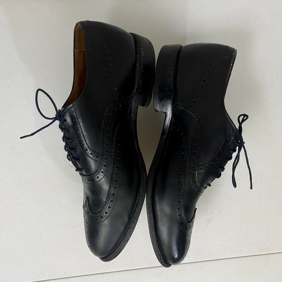 Allen Edmonds Allen Edmonds Chester 1903 Black Leather Wingtip Oxfords 9 E Size US 9 / EU 42 - 5 Thumbnail