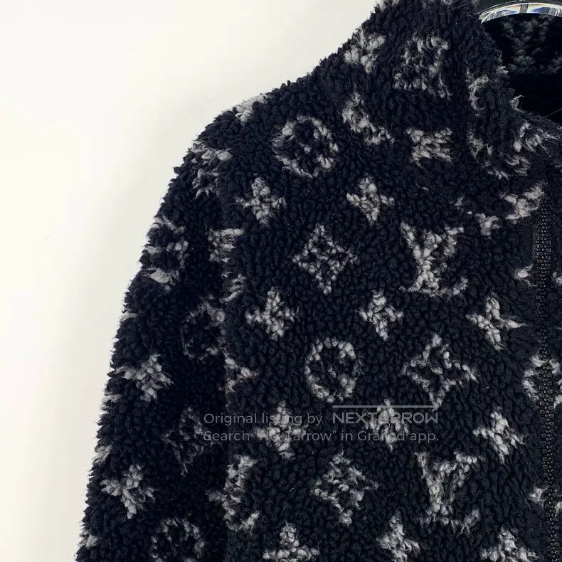Louis Vuitton Louis Vuitton Long sleeve teddy jacket with black logo, fu Size US S / EU 44-46 / 1 - 3 Thumbnail
