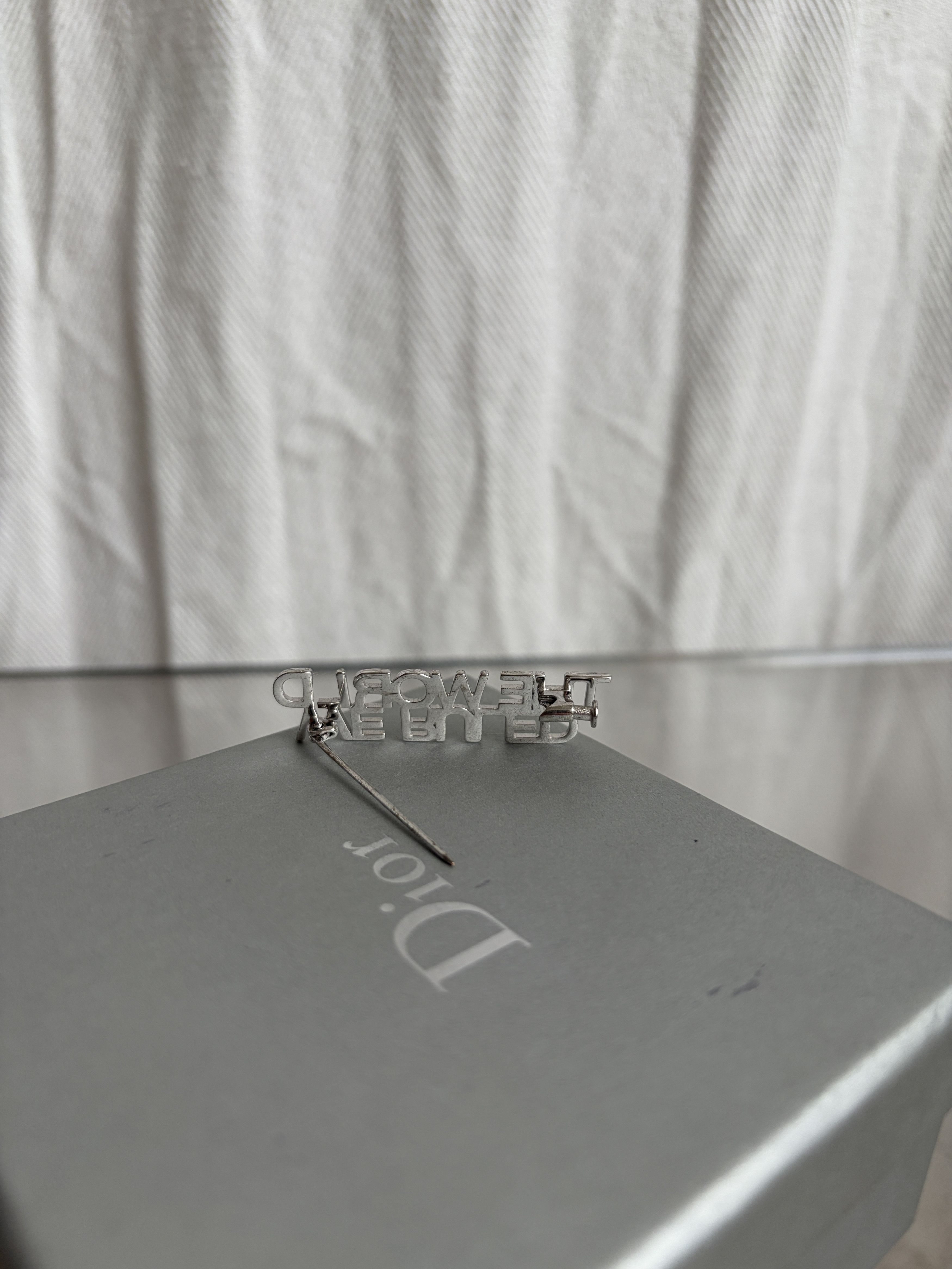 Dior SS06 WE RULE THE WORLD Pin Size ONE SIZE - 2 Thumbnail