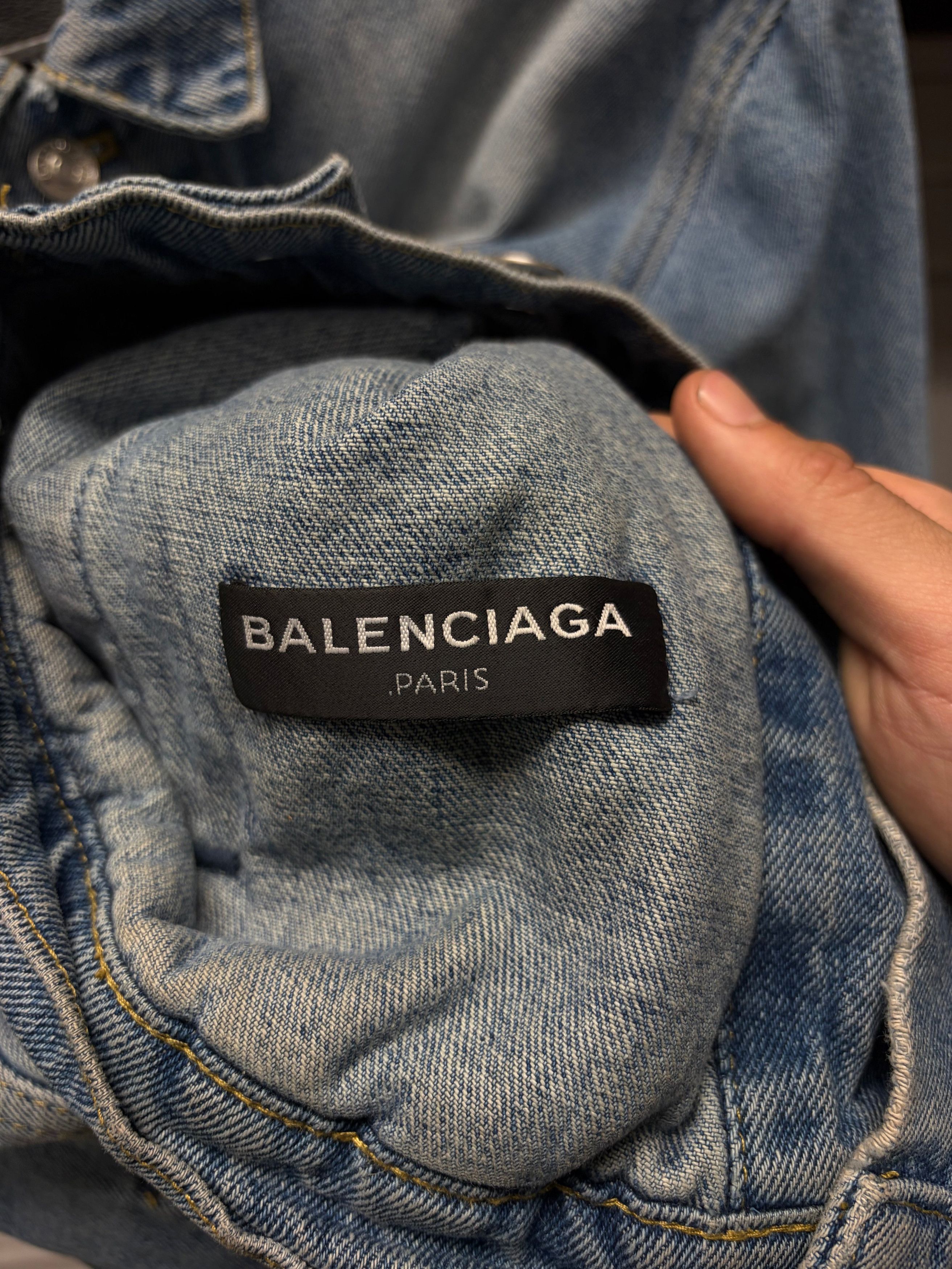 Balenciaga AW2017 Balenciaga ‘Campaign’ Embroidered Logo Light Wash Denim Jacket Size US L / EU 52-54 / 3 - 3 Thumbnail