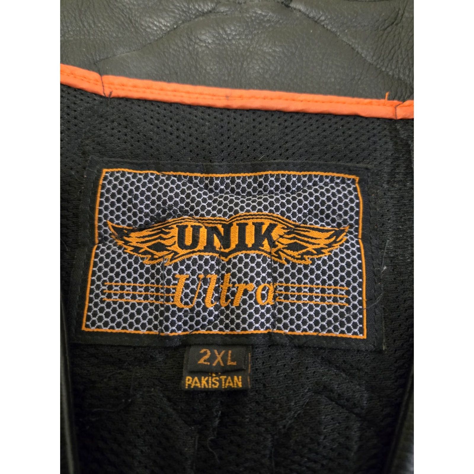 Harley Davidson VINTAGE Harley-Davidson Leather Biker Vest 2XL Men Black Pins & Patches Lining Leather Shirt? Size US XXL / EU 58 / 5 - 6 Thumbnail