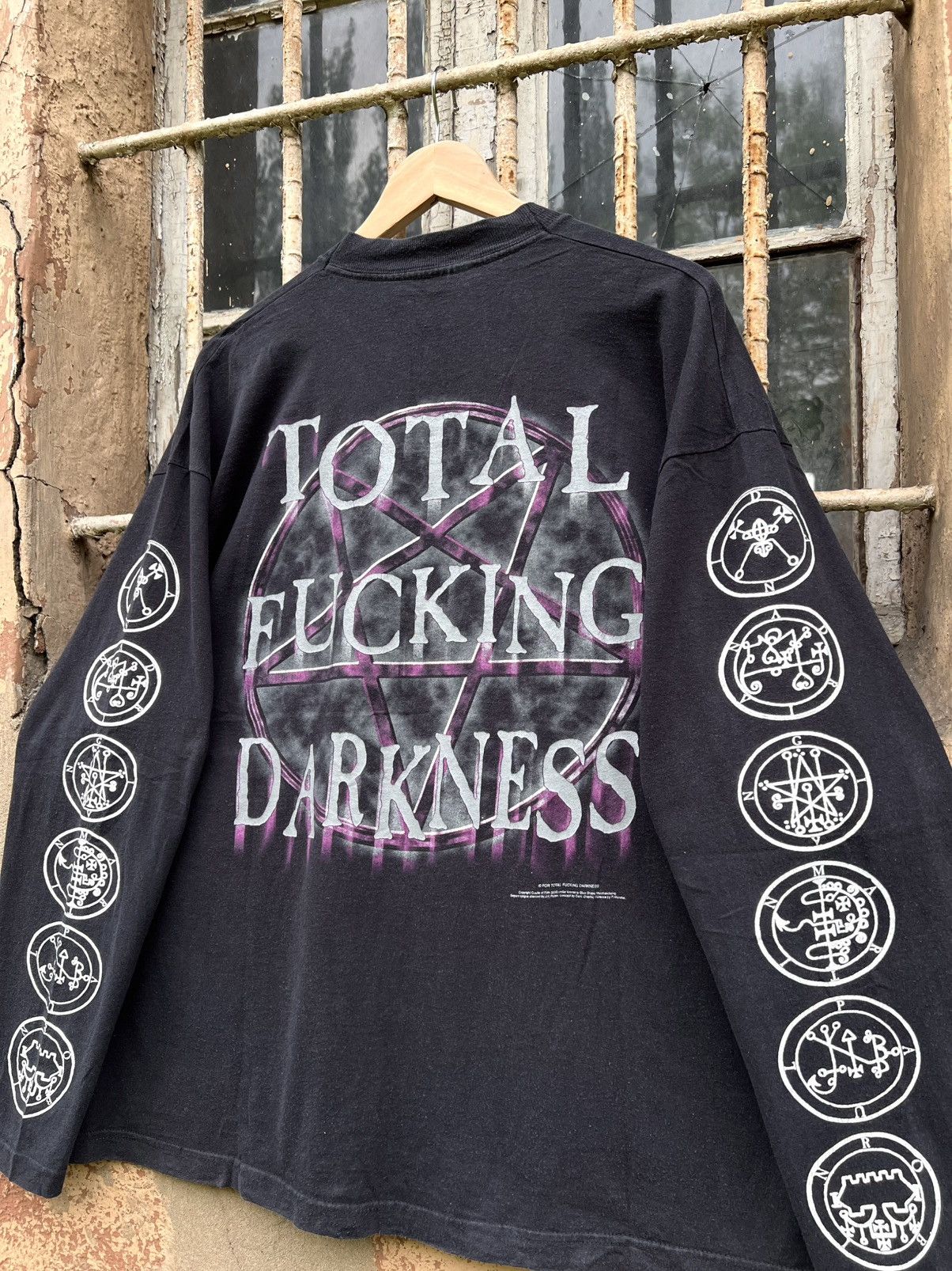 Band Tees VTG 2000 Cradle Of Filth L/S Total Fucking Darkness Shirt XL Size US XL / EU 56 / 4 - 6 Thumbnail