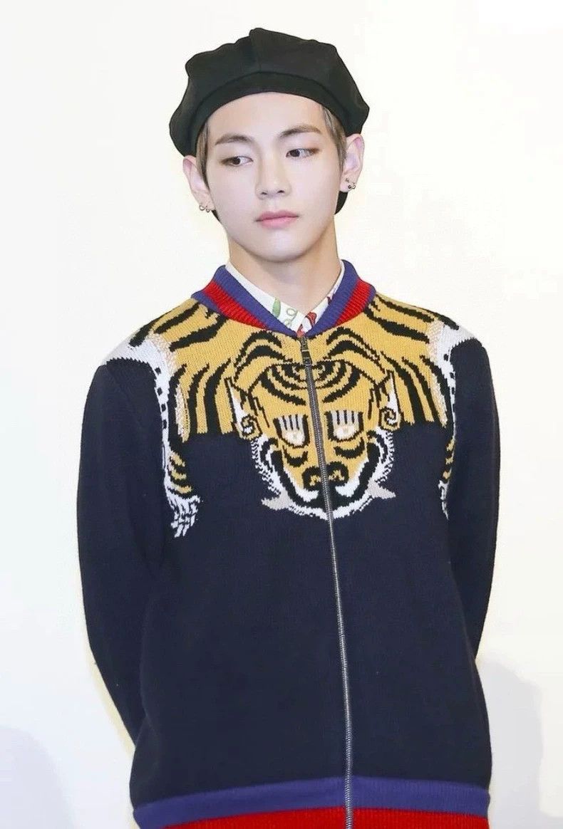 Gucci Gucci Dark blue tiger head knitted jacket 2502-Nextarrow Size US S / EU 44-46 / 1 - 8 Thumbnail