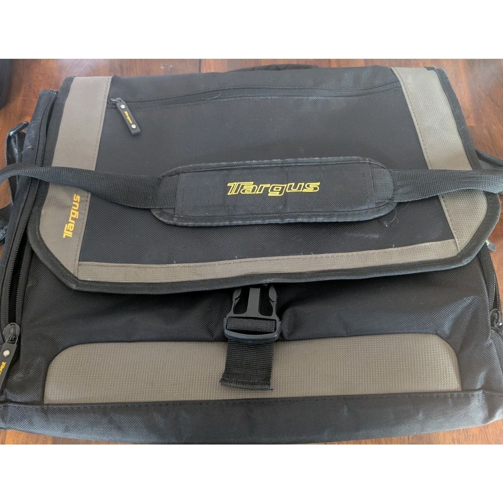 Targus Laptop Messenger Bag Black Computer Shoulder Case, Women's