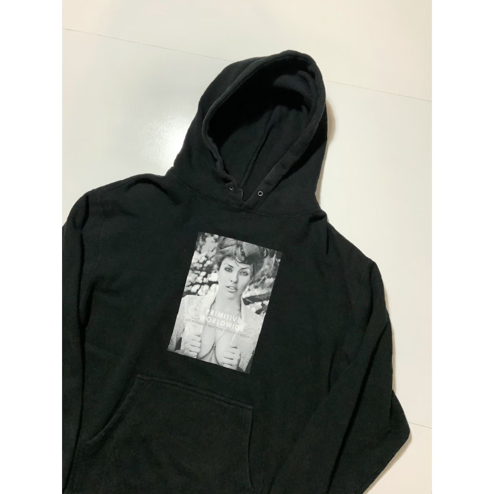 Primitive VINTAGE Primitive Worldwide Skateboarding World Tour Girl Model Sweatshirt Hoodie Sz. M Men Black Pullover Size US M / EU 48-50 / 2 - 4 Thumbnail