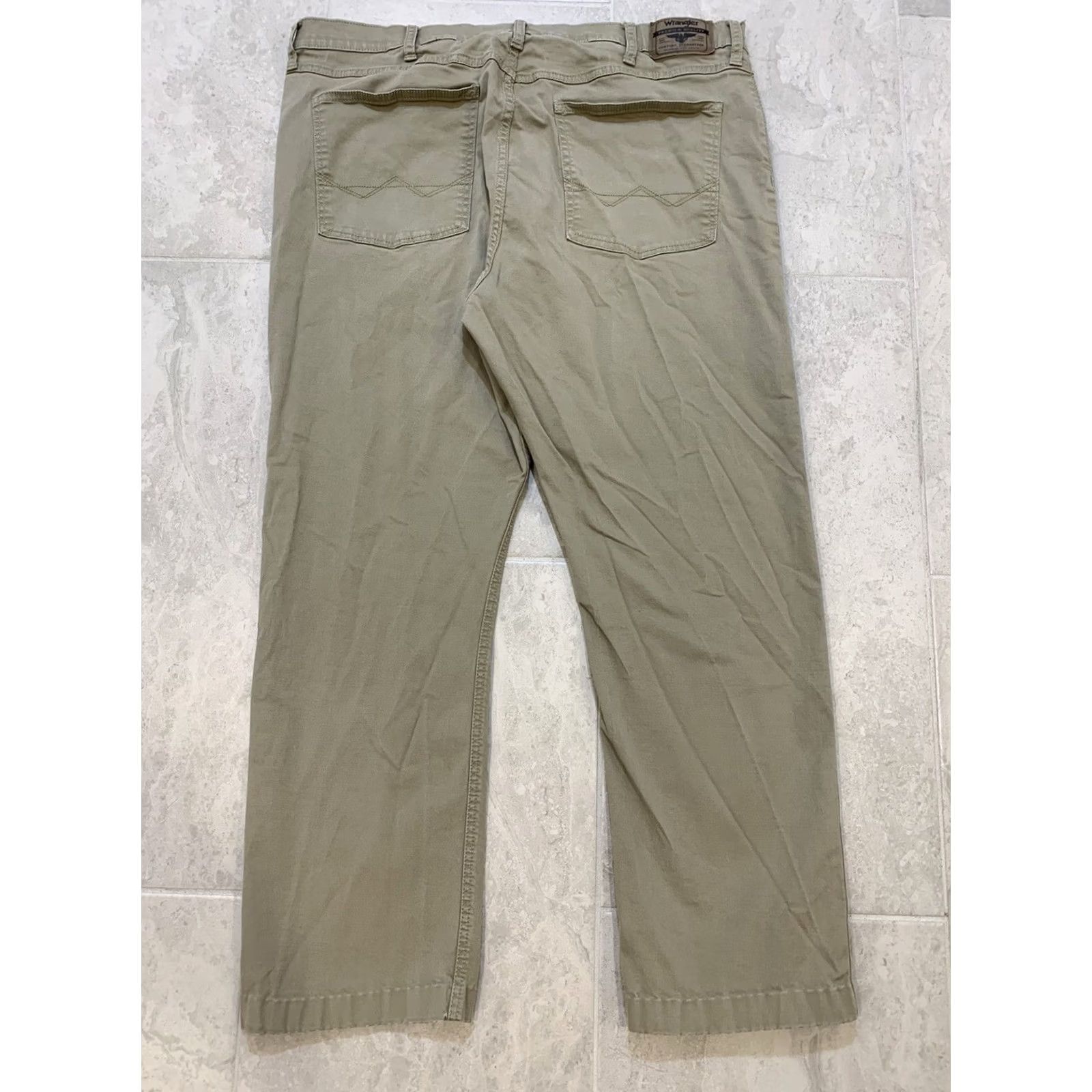 Wrangler VINTAGE no? Actually: Wrangler Khaki Pants 37X27 Men's Regular Flat Front 5-Pocket Cotton Blend Lightweight Straight Fit Size US 37 - 4 Thumbnail