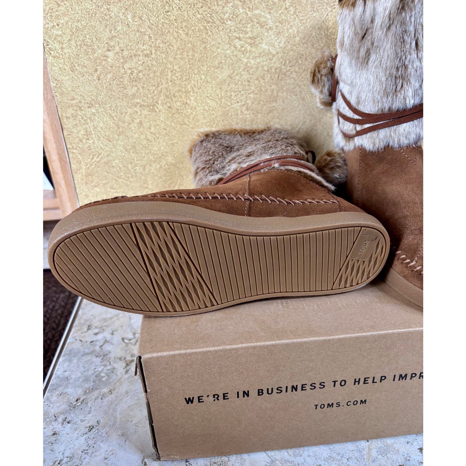 Toms NIB Toms Nepal Women's Rawhide Suede Boots Faux Hair Fur Size US 8.5 / IT 38.5 - 5 Thumbnail