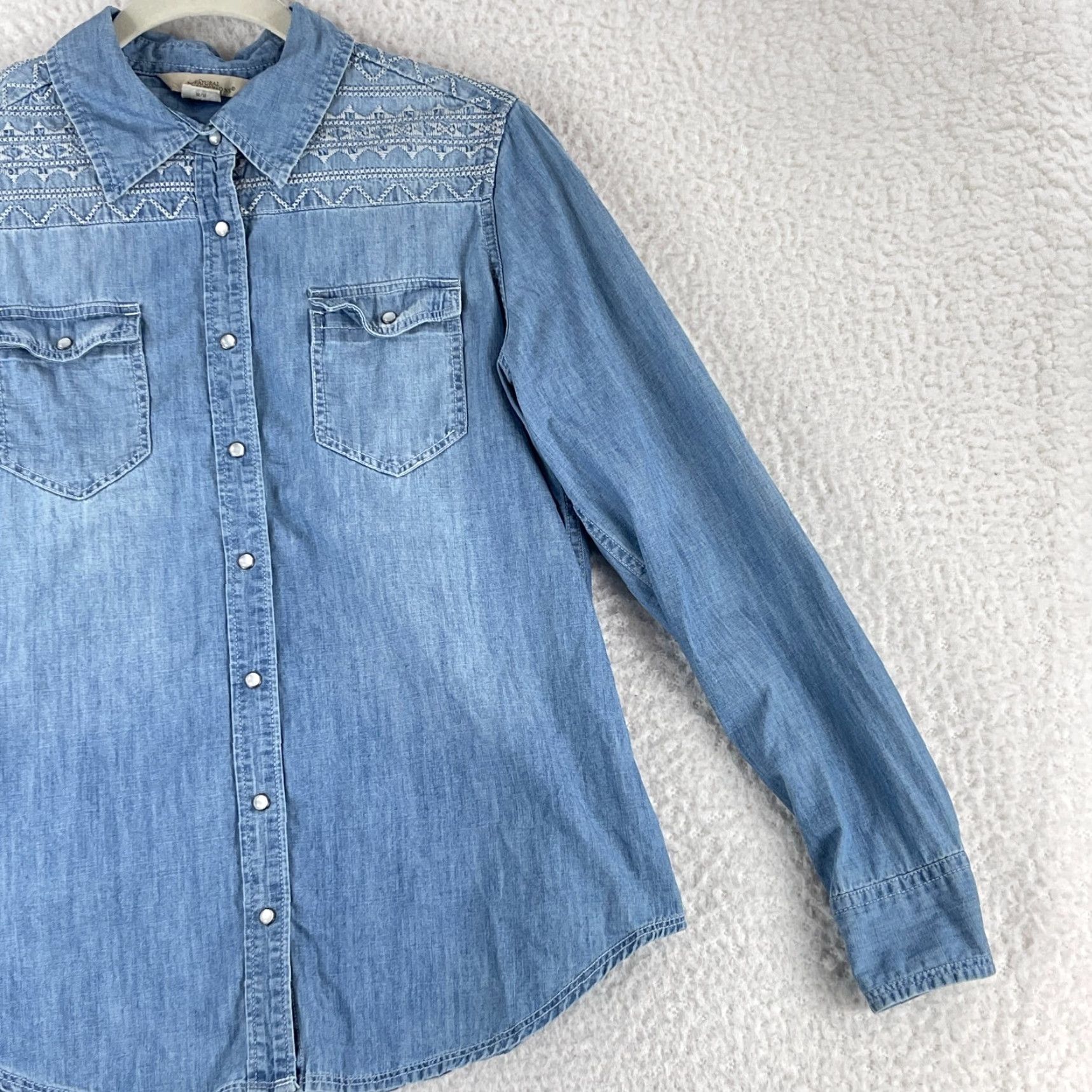 Vintage Natural Reflections Blue Chambray Snap Button Shirt Womens Medium Embroidered Button-Up Casual Shirt Size M / US 6-8 / IT 42-44 - 4 Thumbnail