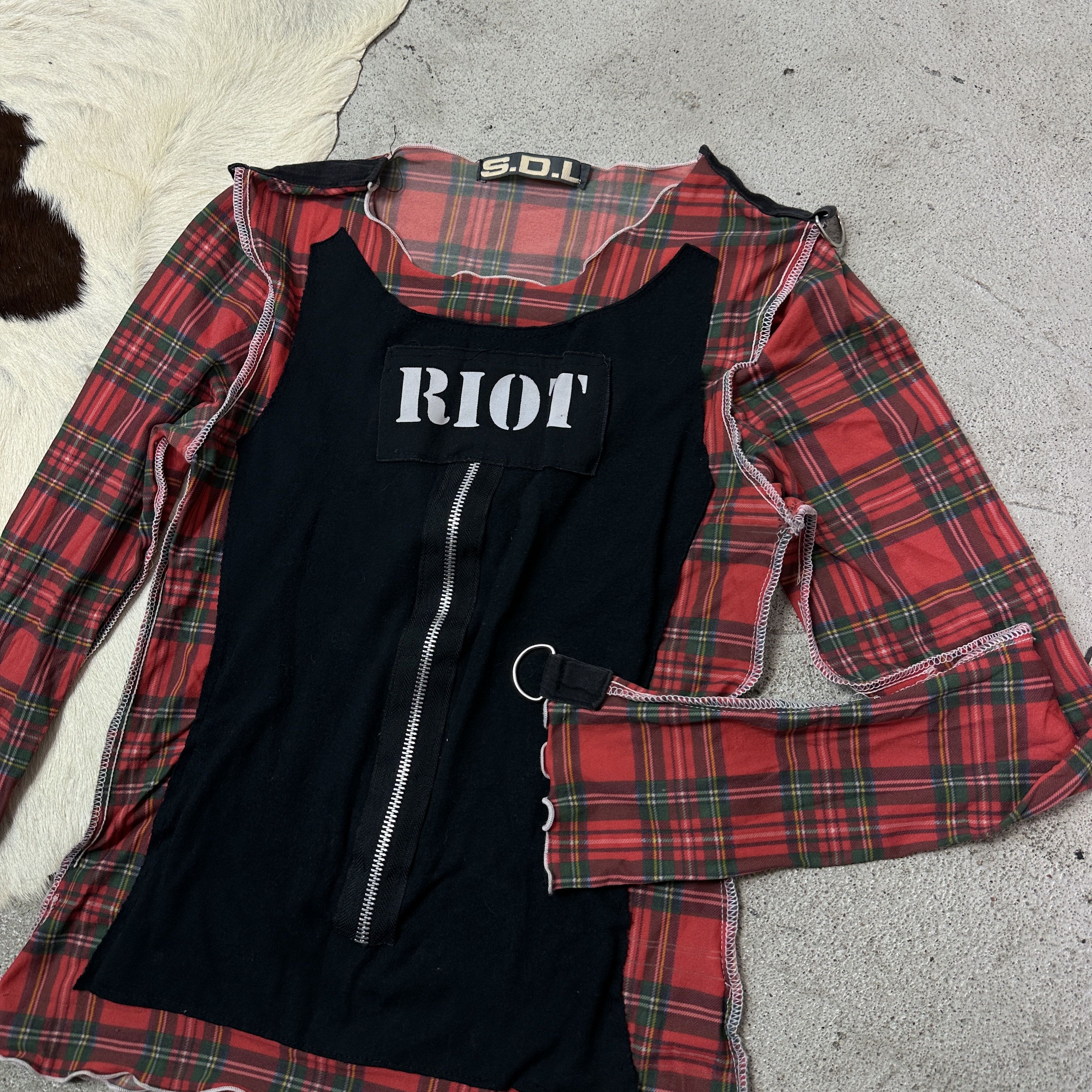 Vintage Vintage Avant Garde Tartan Riot Punk Meshtop 00s Size S / US 4 / IT 40 - 3 Thumbnail