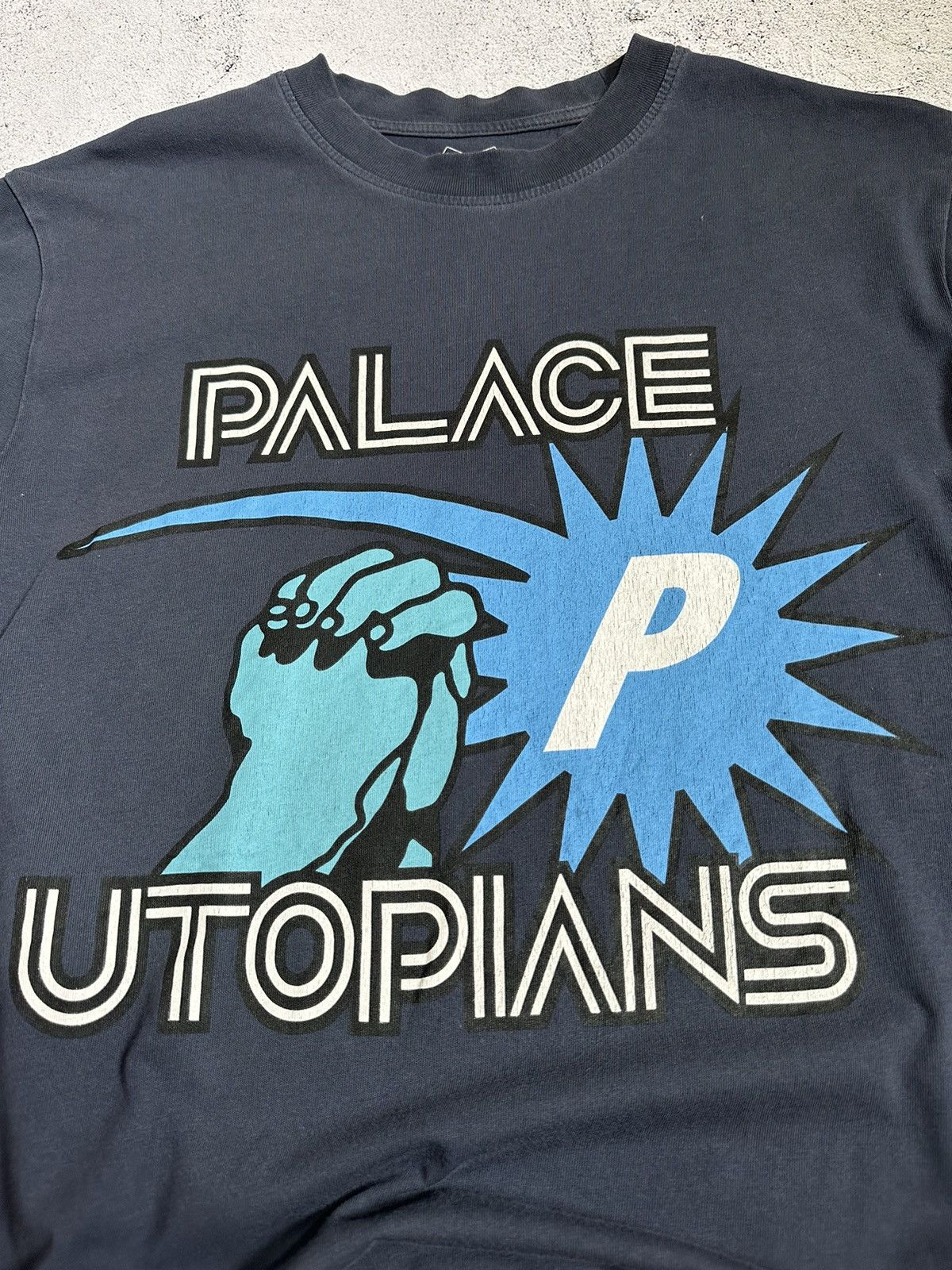 Palace 🩸RARE🩸 Palace Utopians tee Size US M / EU 48-50 / 2 - 7 Thumbnail