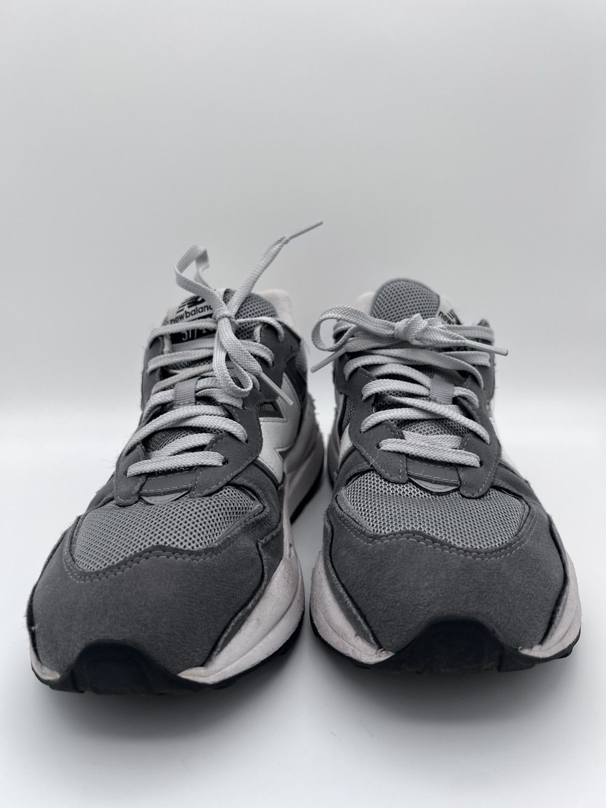 New Balance (GS) New Balance 57/40 'Grey White' GC5740VB size 6.5 Size US 6.5 / EU 39-40 - 2 Thumbnail