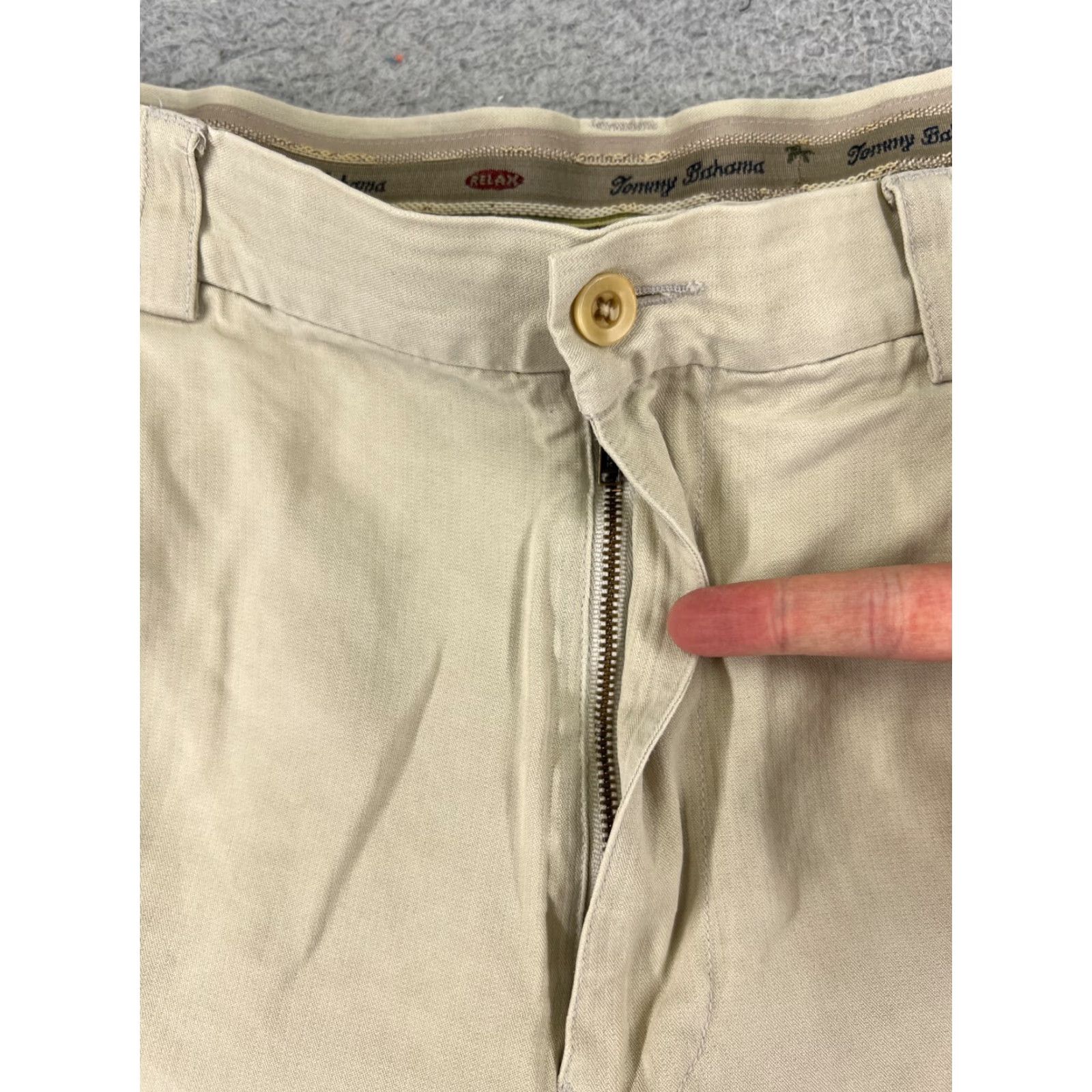 Tommy Bahama VINTAGE? No — Tommy Bahama Bermuda Shorts Men 34 Beige Pleated Silk Golf Casual Beach Aloha 90s Theme Mens Size US 34 / EU 50 - 6 Thumbnail