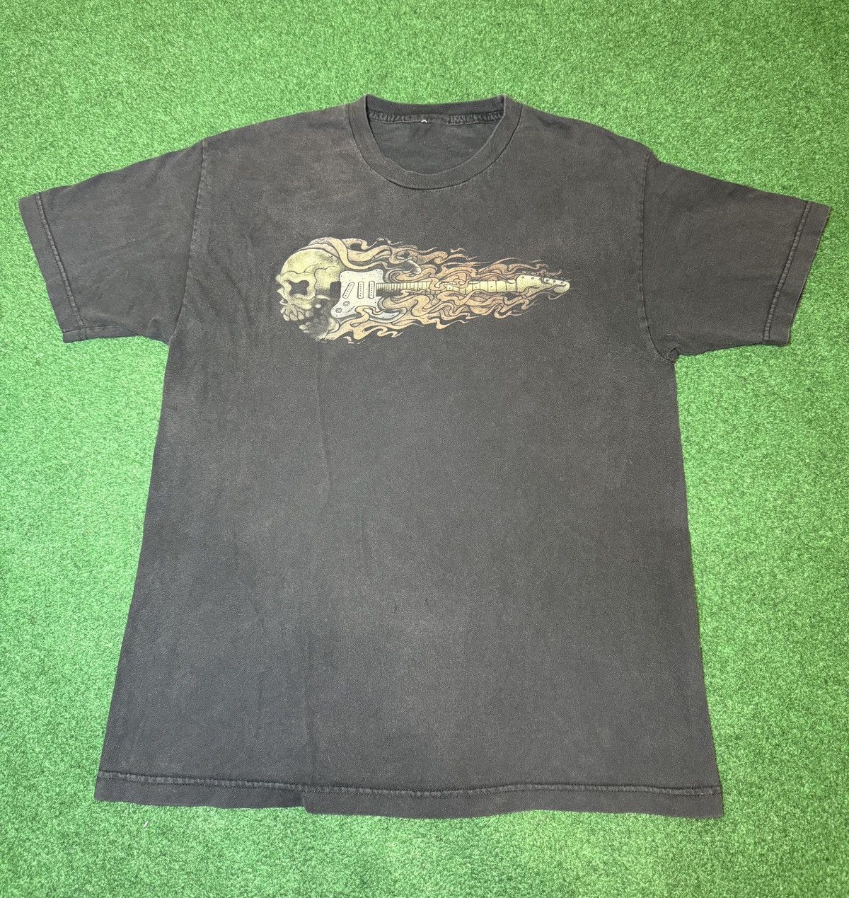 Other Y2K Guitar Skull Flames Graphic Large Faded Grunge T Shirt Size US L / EU 52-54 / 3 - 1 Thumbnail