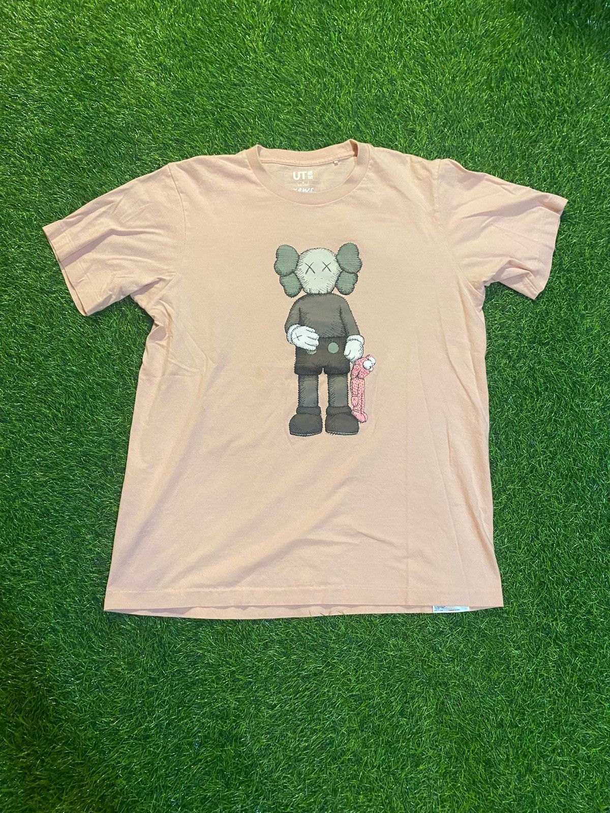 Kaws × Uniqlo Uniqlo kaws t shirt size medium Size US M / EU 48-50 / 2 - 1 Thumbnail