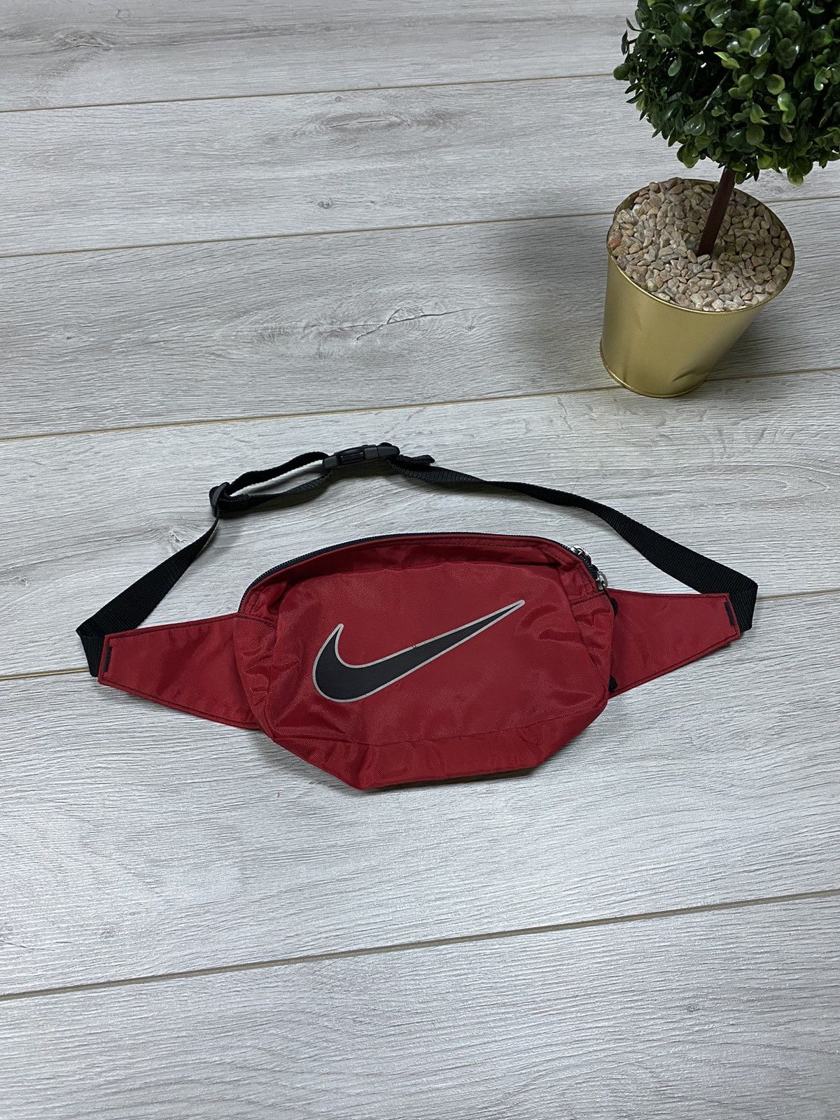 Red nike waist bag clearance