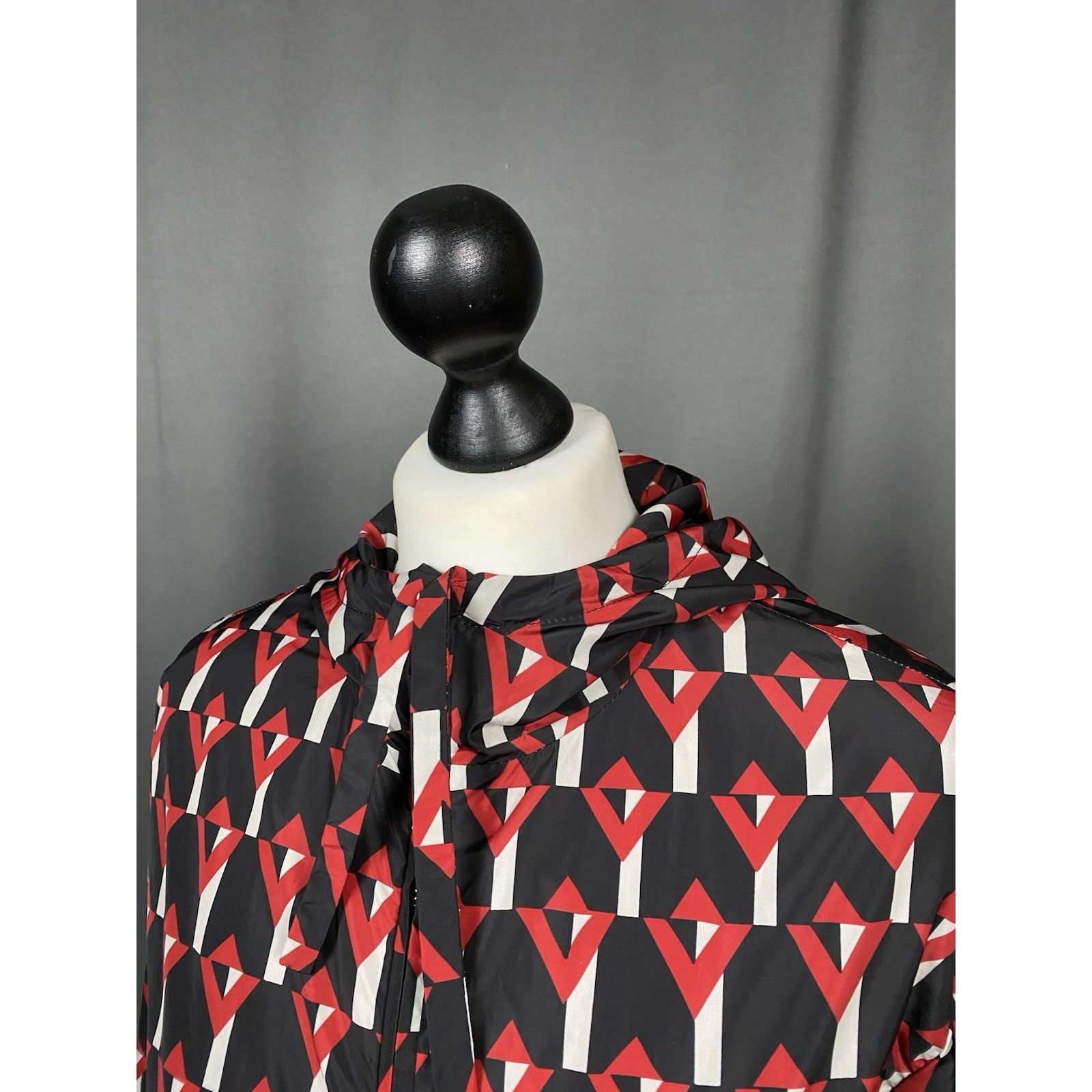 Prada MINT! Prada Women's Black Red Geometric Pattern Windbreaker Size XS / US 0-2 / IT 36-38 - 4 Thumbnail