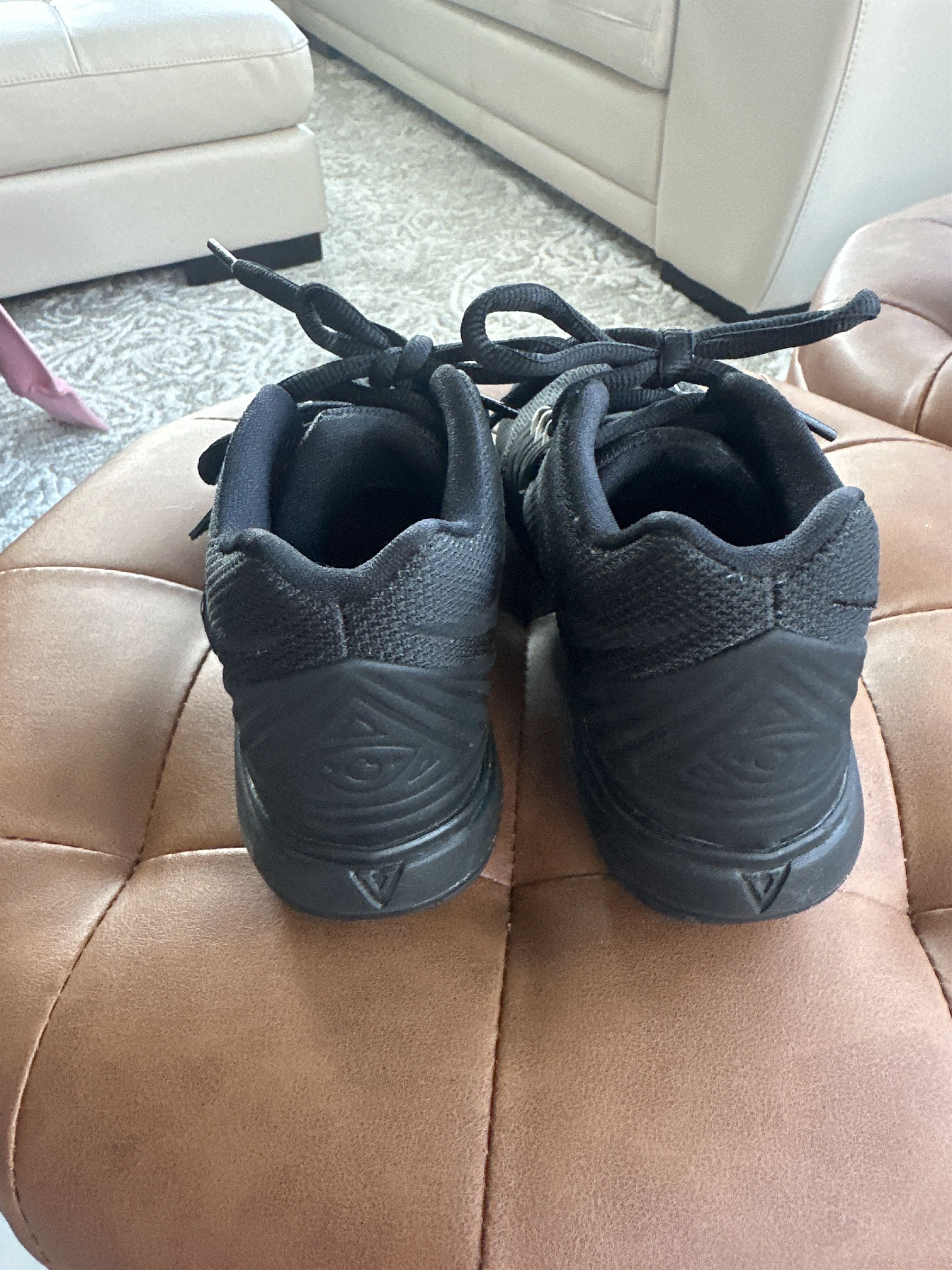 Nike Nike kyrie Size US 5 / EU 37 - 3 Thumbnail